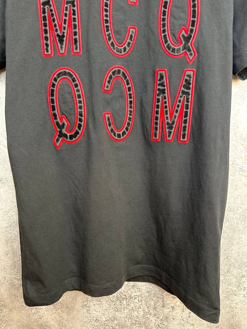 Alexander McQueen McQ Alexander McQueen Velvet Logo T-Shirt Black Red Crew SS Size US S / EU 44-46 / 1 - 7 Thumbnail