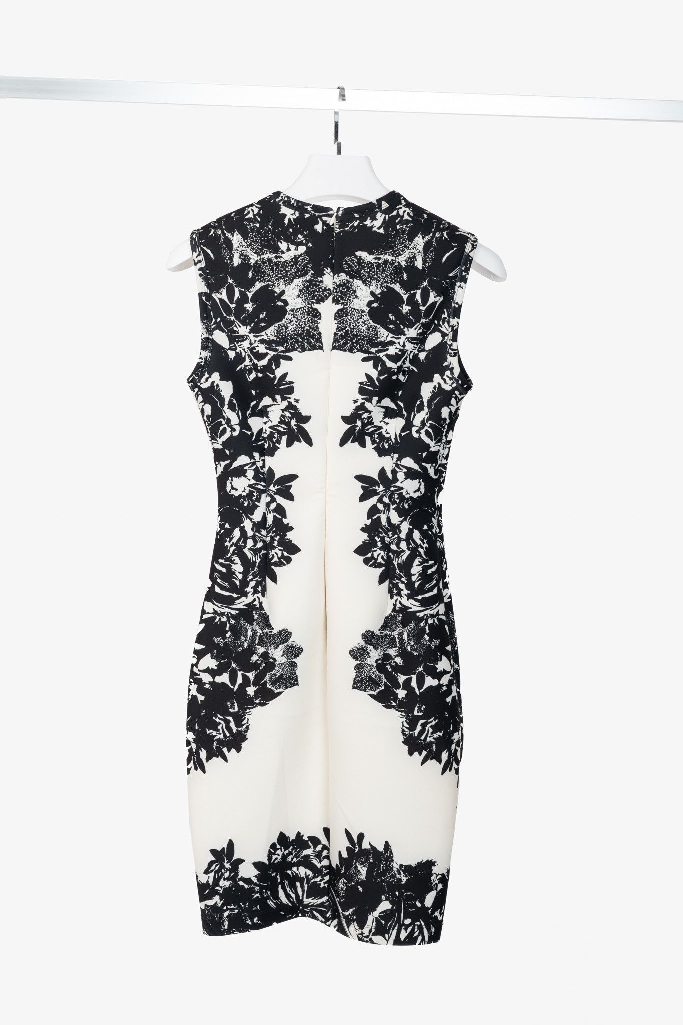 Yigal Azrouel Yigal Azrouel Jet Multi Floral Print Scuba Sheath Dress Size S / US 4 / IT 40 - 2 Thumbnail
