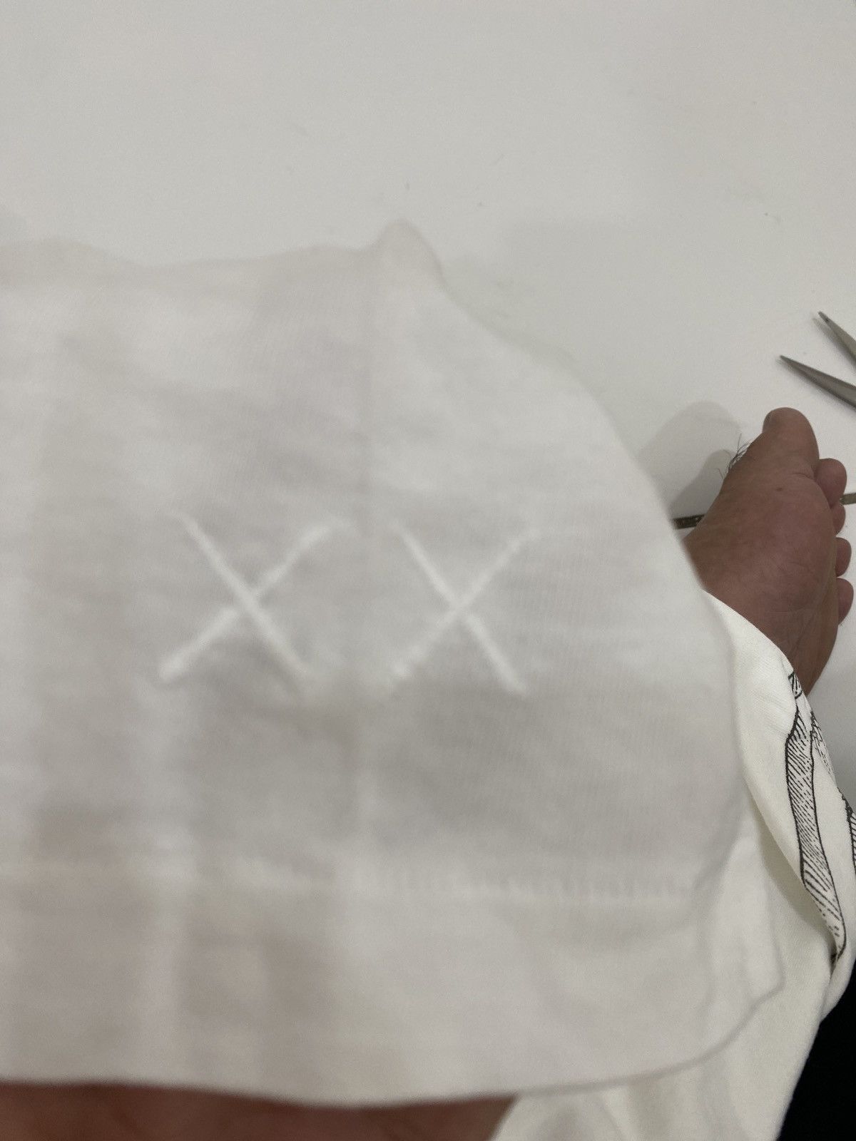 Kaws × Uniqlo KAWS X UNIQLO TSHIRT Size US M / EU 48-50 / 2 - 5 Thumbnail