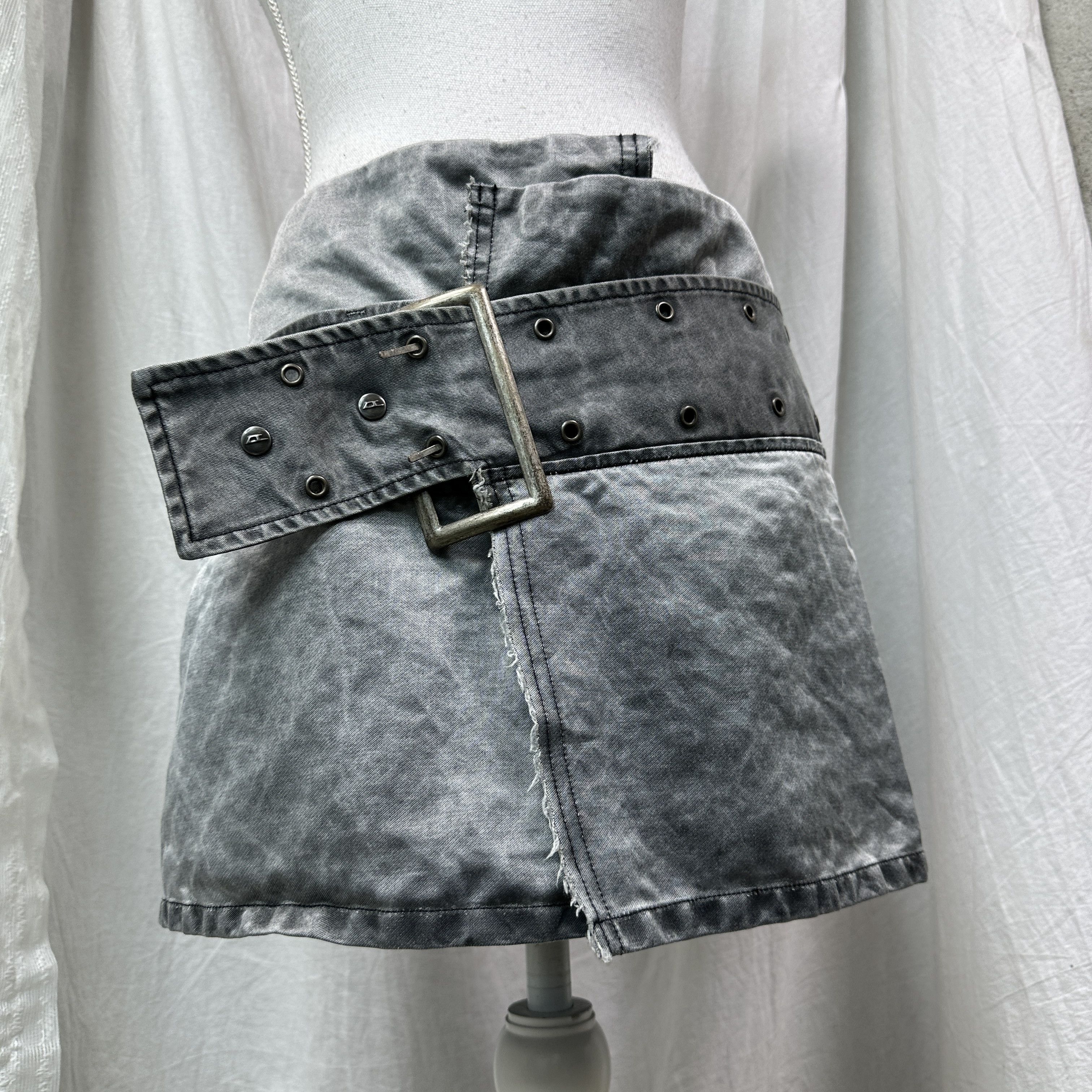 Diesel Vintage Avant Garde Grunge Diesel Mini Belt Skirt 00s Size 26" / US 2 / IT 38 - 6 Thumbnail