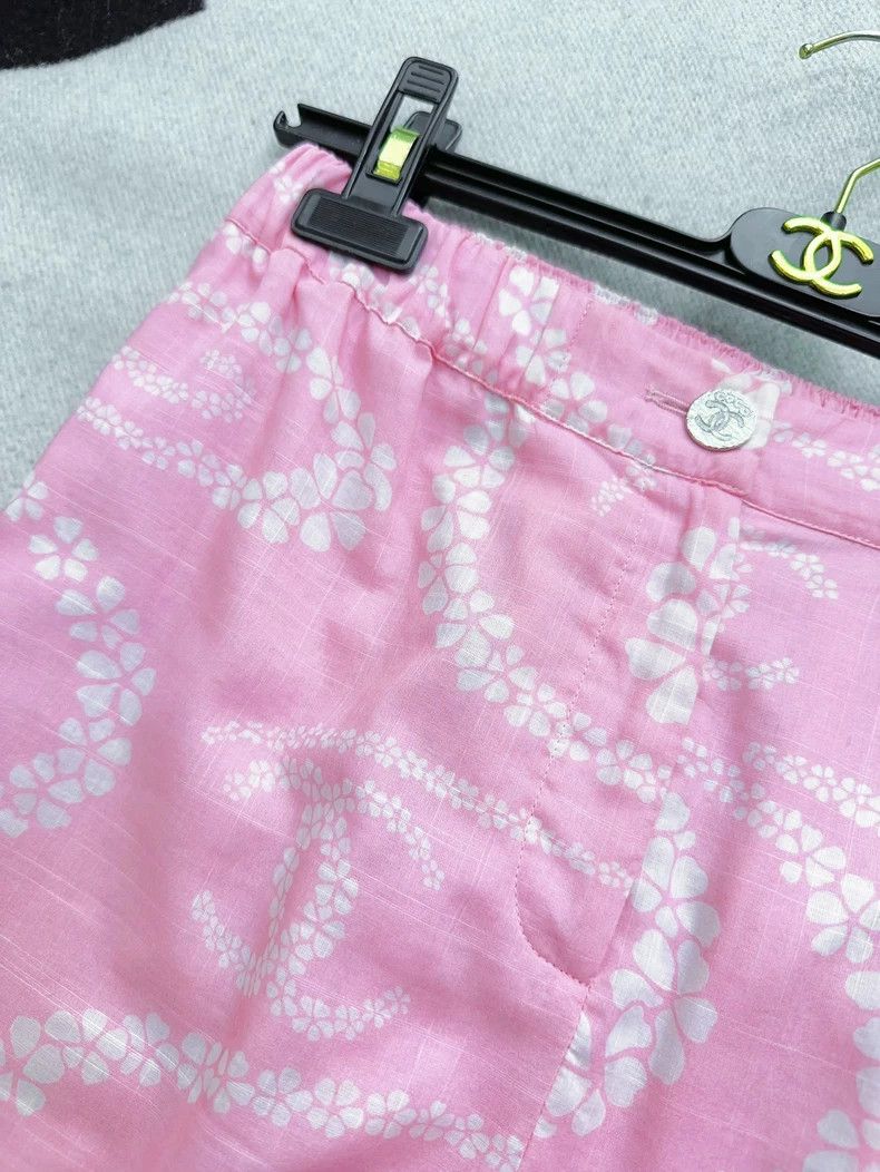 Chanel Chanel Beach series pink print double C mulberry silk casu Size 25" / US 0 / IT 36 - 3 Thumbnail