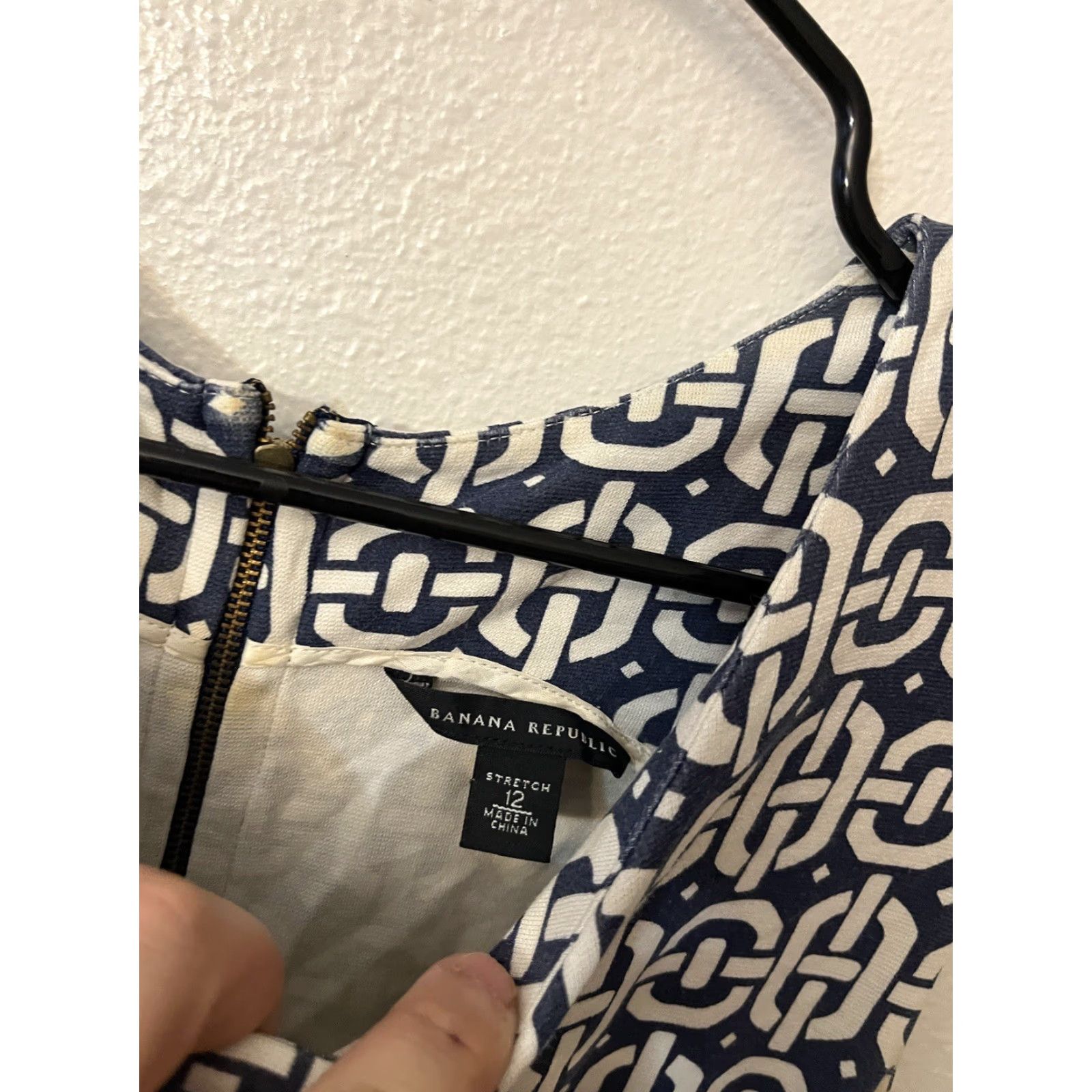 Banana Republic VINTAGE Banana Republic Women's Dress Size 12 Knee Length Sheath Link Pattern Sleeveless Business Casual Blue and White Size XL / US 12-14 / IT 48-50 - 3 Thumbnail
