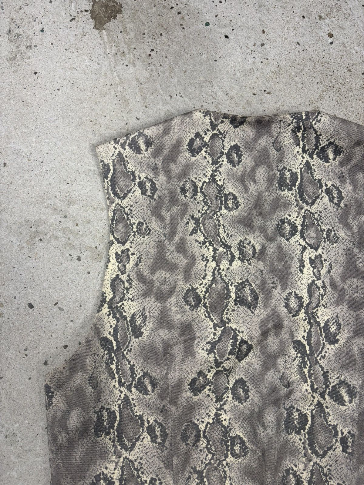 Versace Vintage 1990s Versus Gianni Versace Snake Print Animal Vest Size US M / EU 48-50 / 2 - 18 Thumbnail