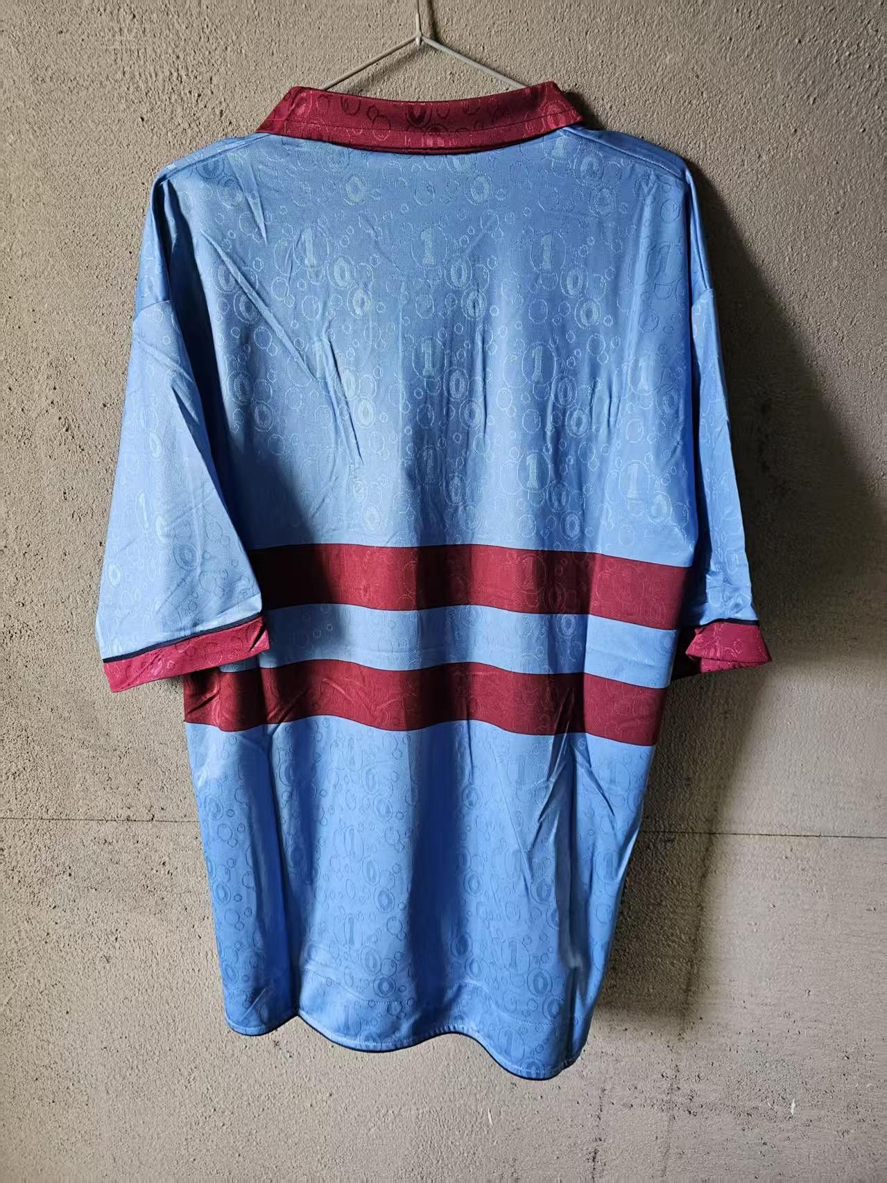 Other 1995 1997 West Ham United Soccer Jersey Size US L / EU 52-54 / 3 - 4 Thumbnail