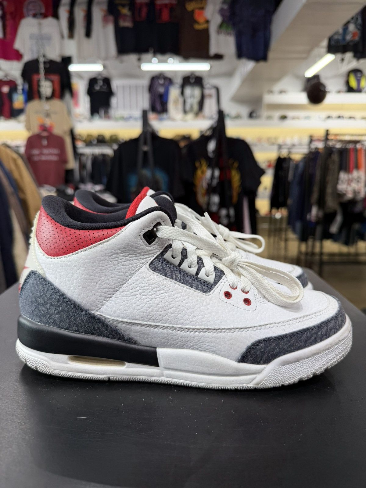 Jordan Brand Air Jordan 3 Fire Red Denim Size 5.5Y (2020) Size US 5.5 / EU 38 - 6 Thumbnail