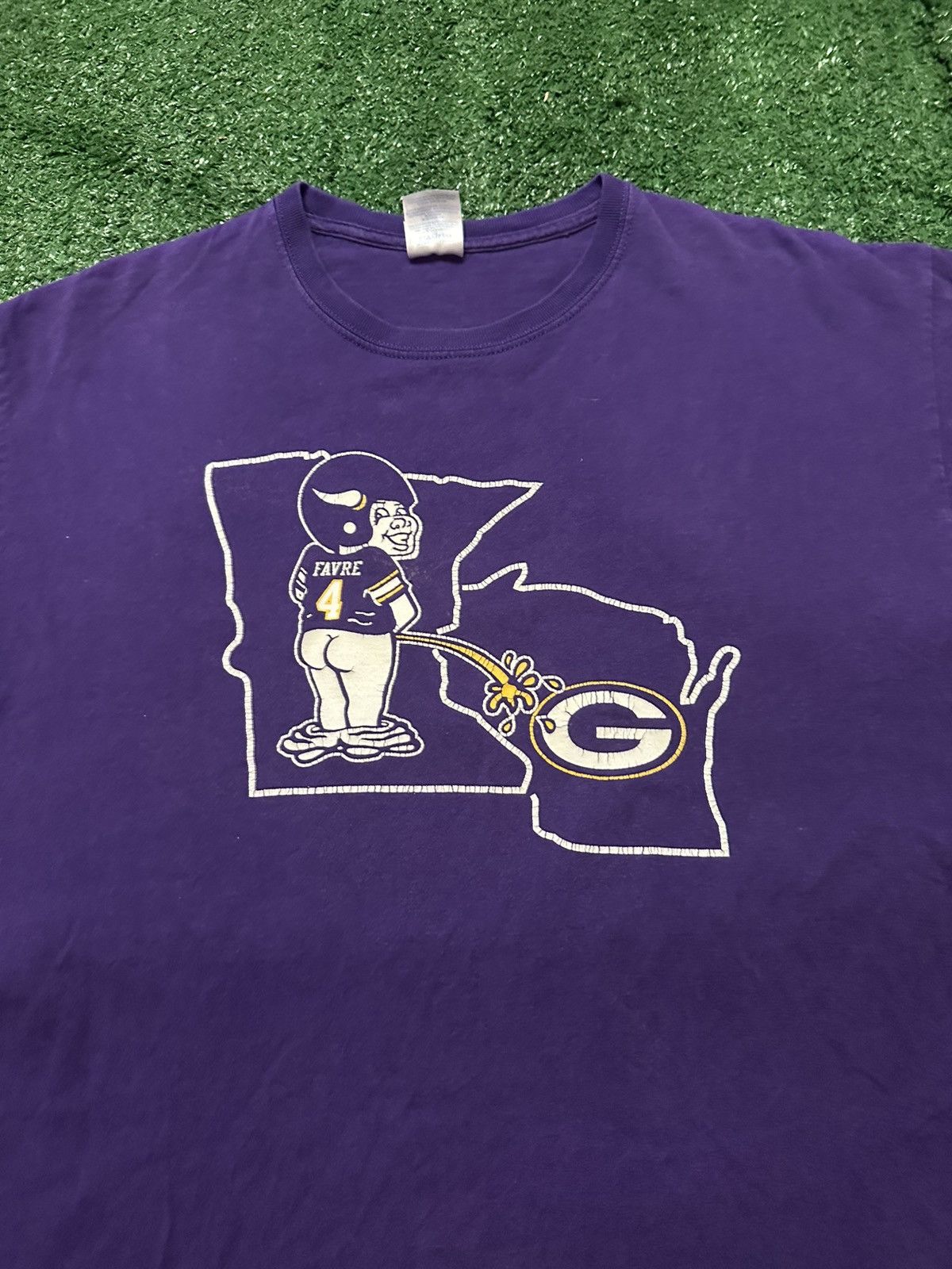 NFL Vintage Y2K Minnesota Vikings Favre Peeing on Packers Shirt Size US L / EU 52-54 / 3 - 2 Thumbnail