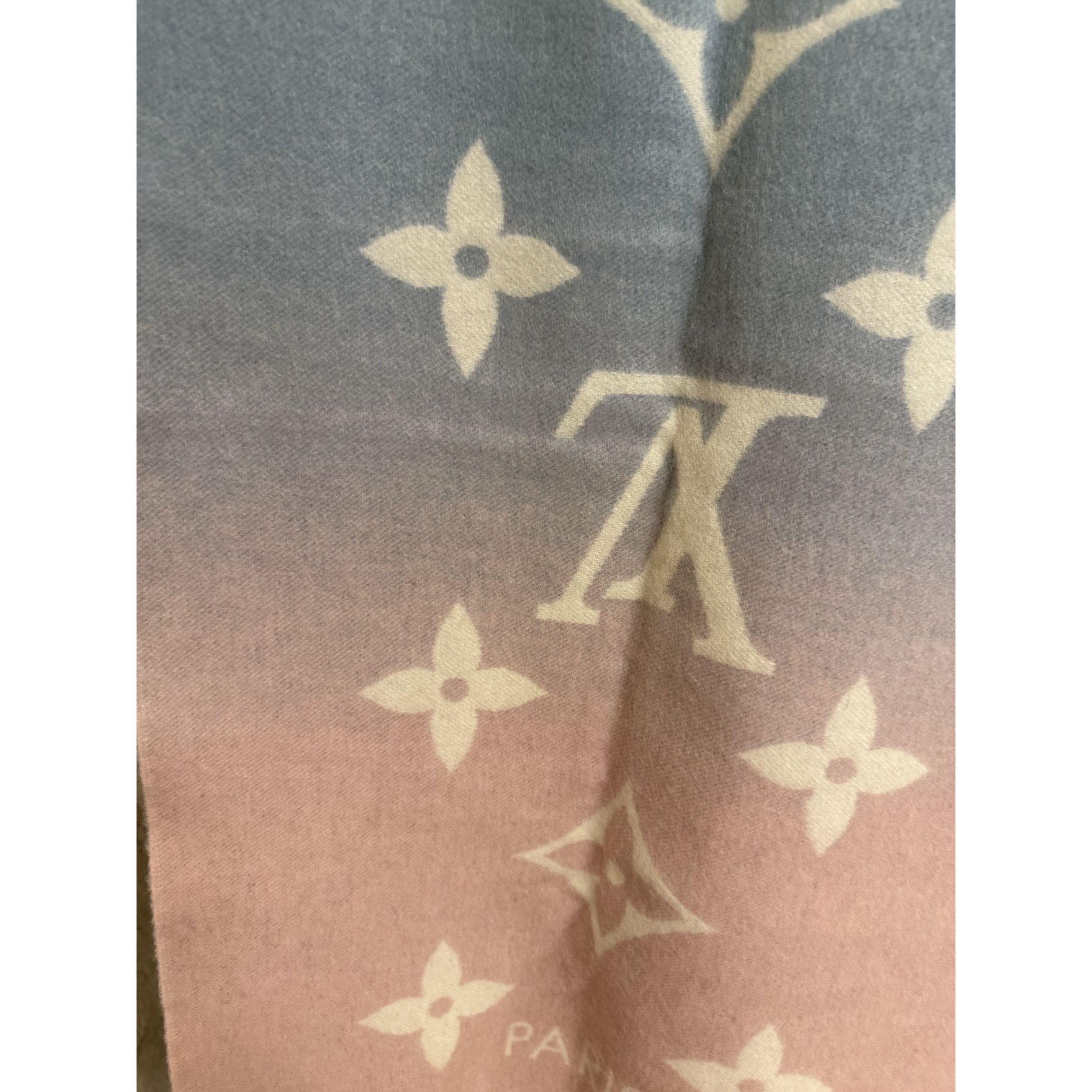 Louis Vuitton Louis Vuitton Gradient Monogram Scarf 100% Cashmere Unisex S Size ONE SIZE - 9 Thumbnail