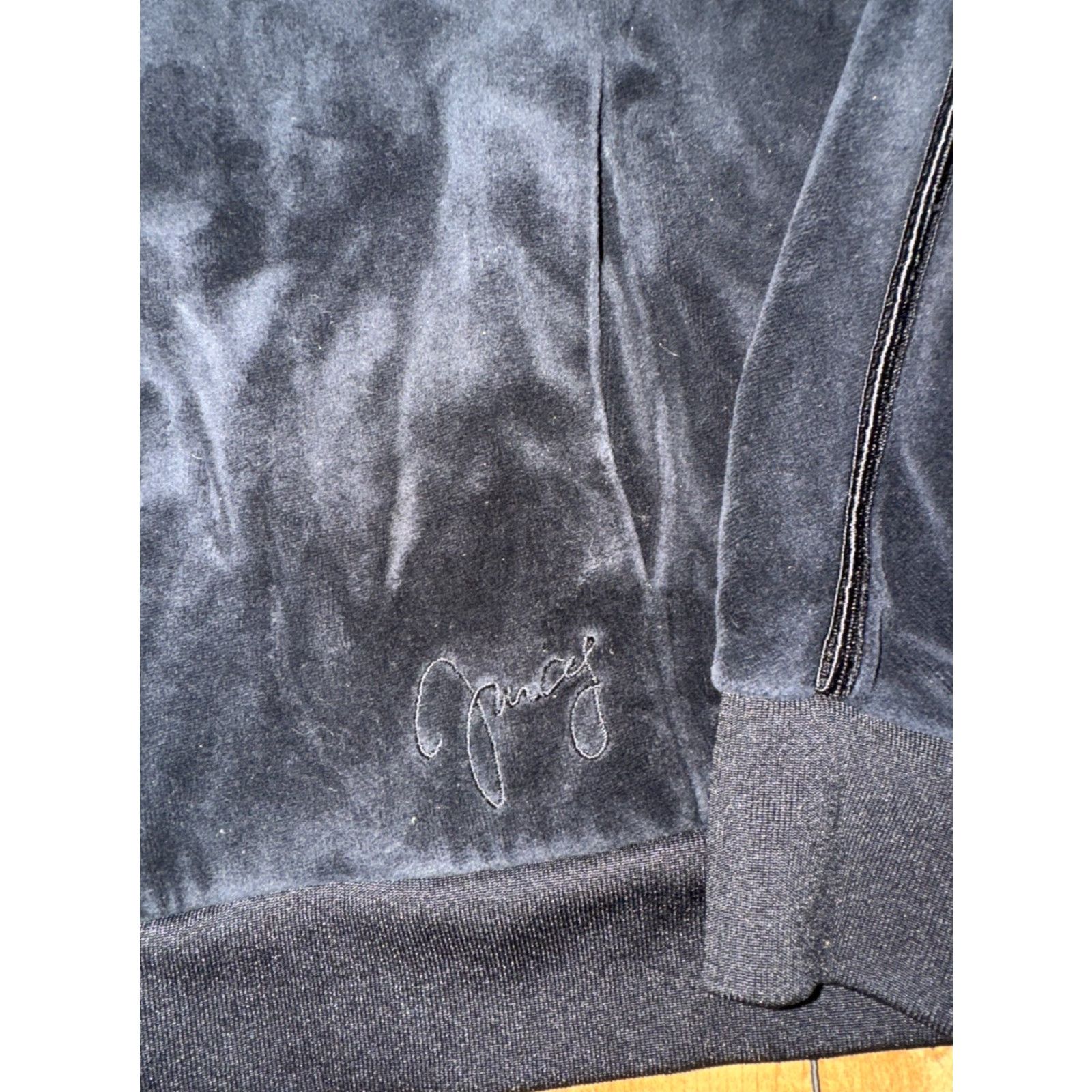Juicy Couture VINTAGE Juicy Couture Velour Hoodie Black Women’s Large Full Zip Pockets Hooded Y2K USA Grunge 21x22 Mens? Girls? Not applicable. Size L / US 10 / IT 46 - 3 Thumbnail