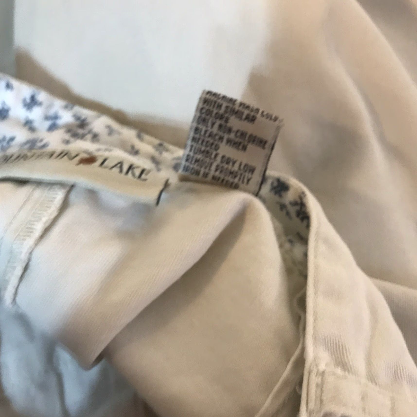 Vintage Mountain Lake Khaki Shorts Womens Size 12 Beige Chino Comfortable Casual Travel Size 34" / US 12 / IT 48 - 4 Thumbnail