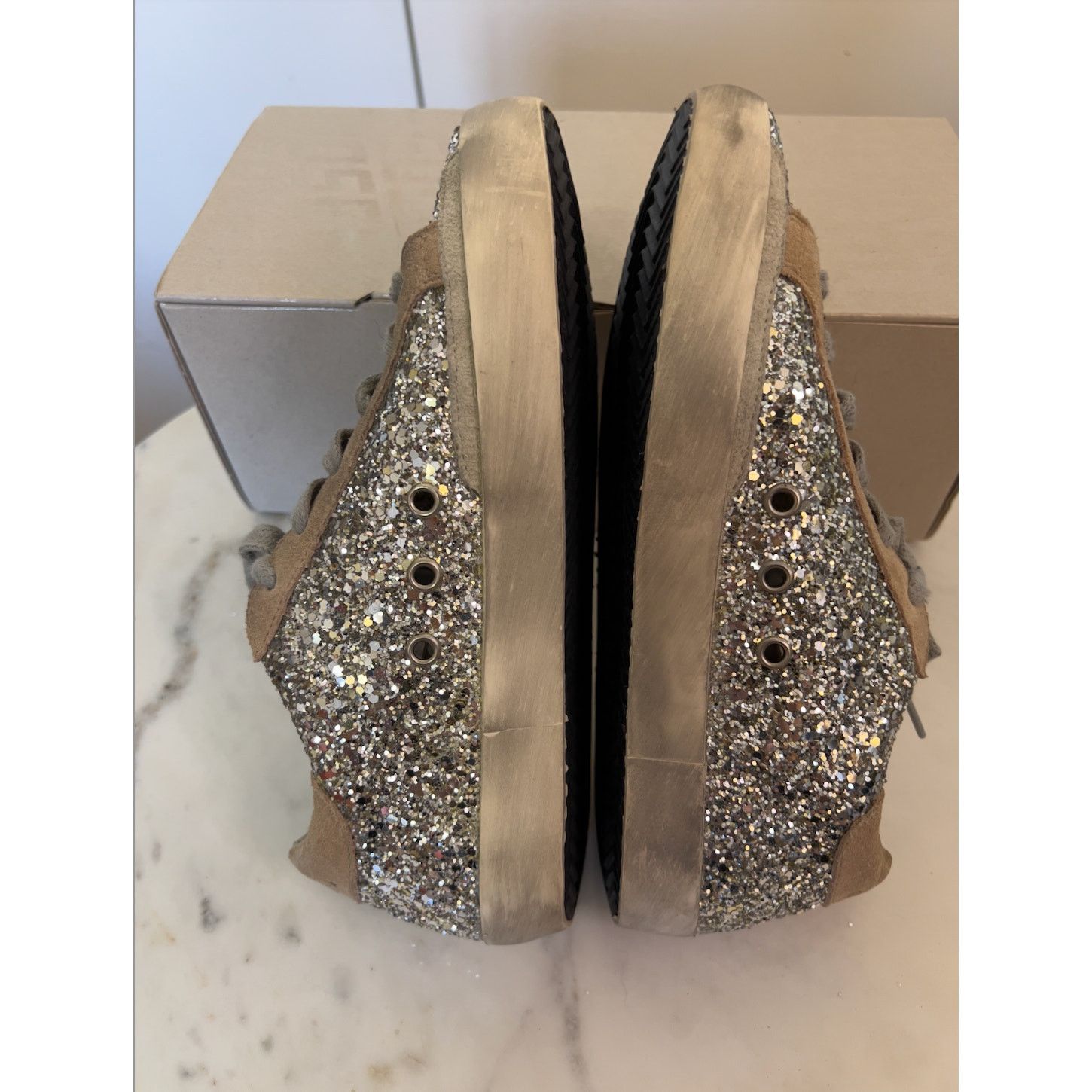 Golden Goose NWT GOLDEN GOOSE SUPERSTAR GLITTER SUEDE PLATINUM BEIGE SZ 6 Size US 6 / IT 36 - 6 Thumbnail
