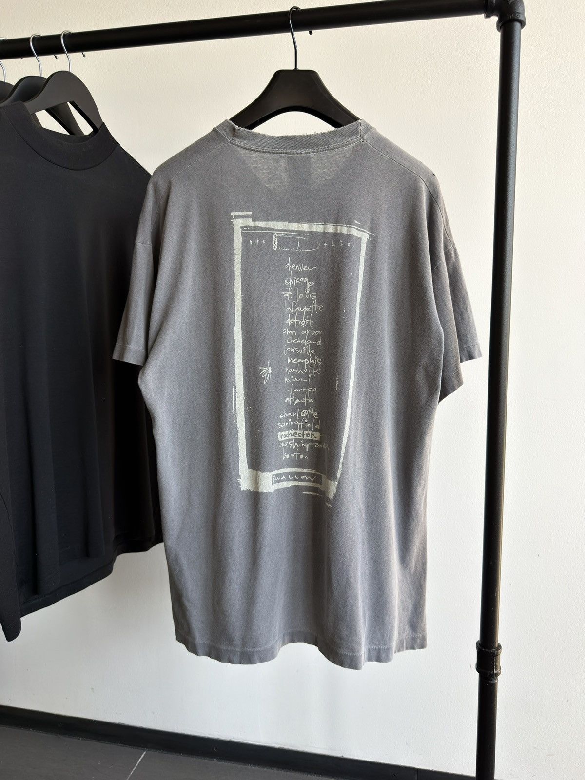 Band Tees Vintage 90s Pearl Jam Thrashed Faded Grunge Erd Band Tee Size US XL / EU 56 / 4 - 3 Thumbnail