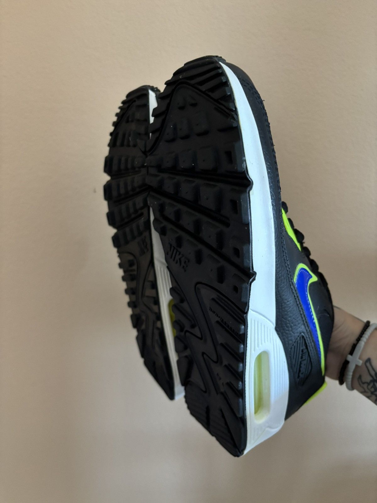 Nike Nike Air Max 90 GS 'Black Volt Racer Blue' Size US 6 / EU 39 - 5 Thumbnail