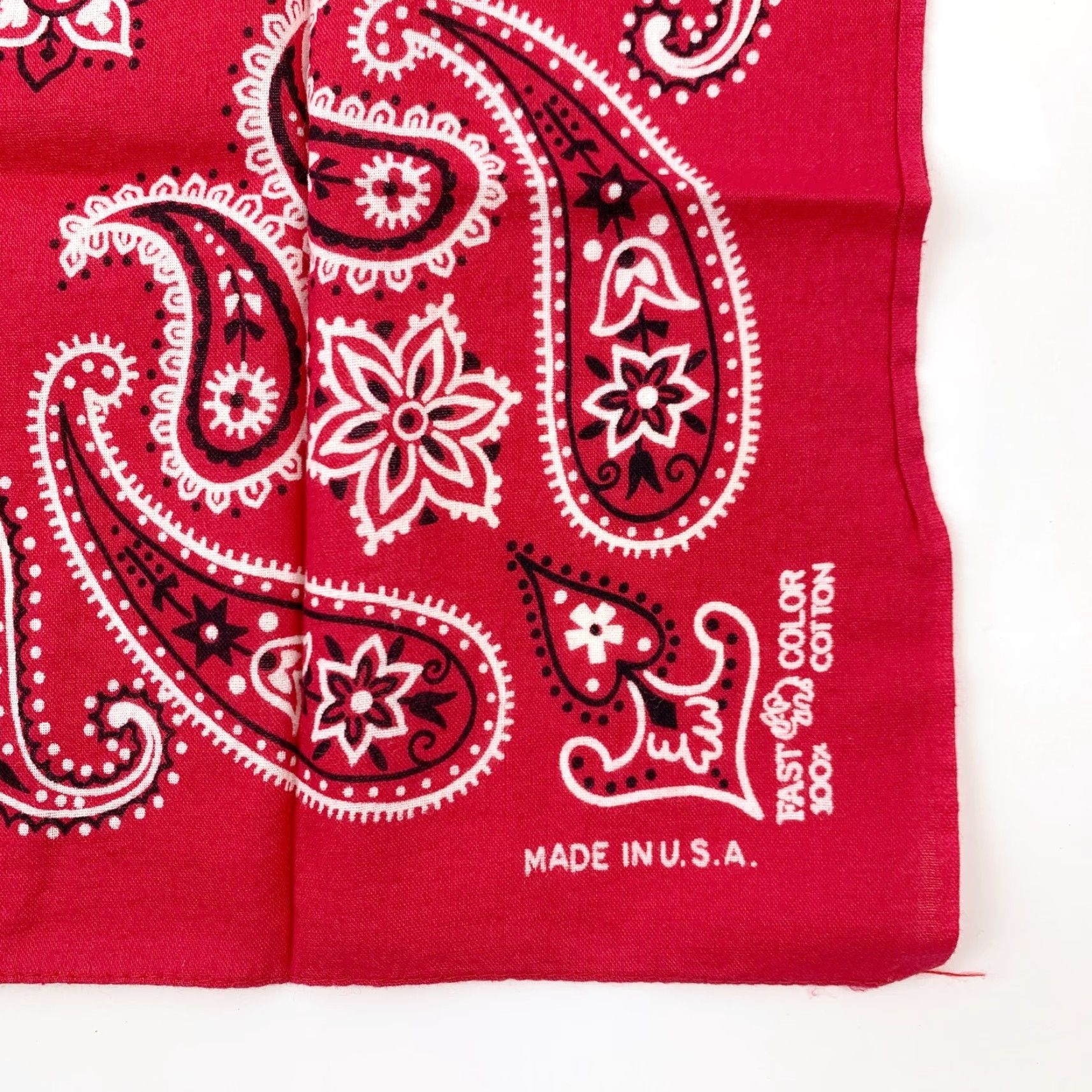 Vintage VINTAGE Bandana 100% Cotton Red Paisley 22" x 19" Trunk Up USA Unbranded Unisex Shirt? Size ONE SIZE - 3 Thumbnail