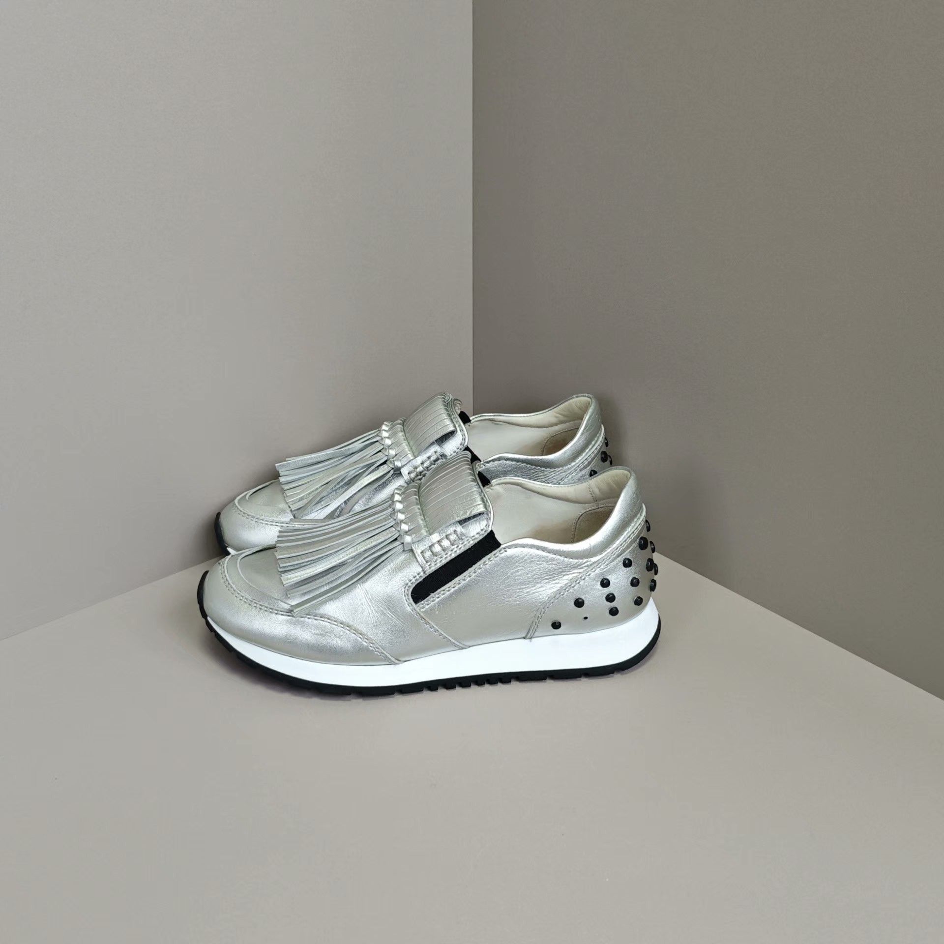 Tod's Tod's Casual Lowtop Sneakers us_6 Women Size US 6 / IT 36 - 1 Thumbnail