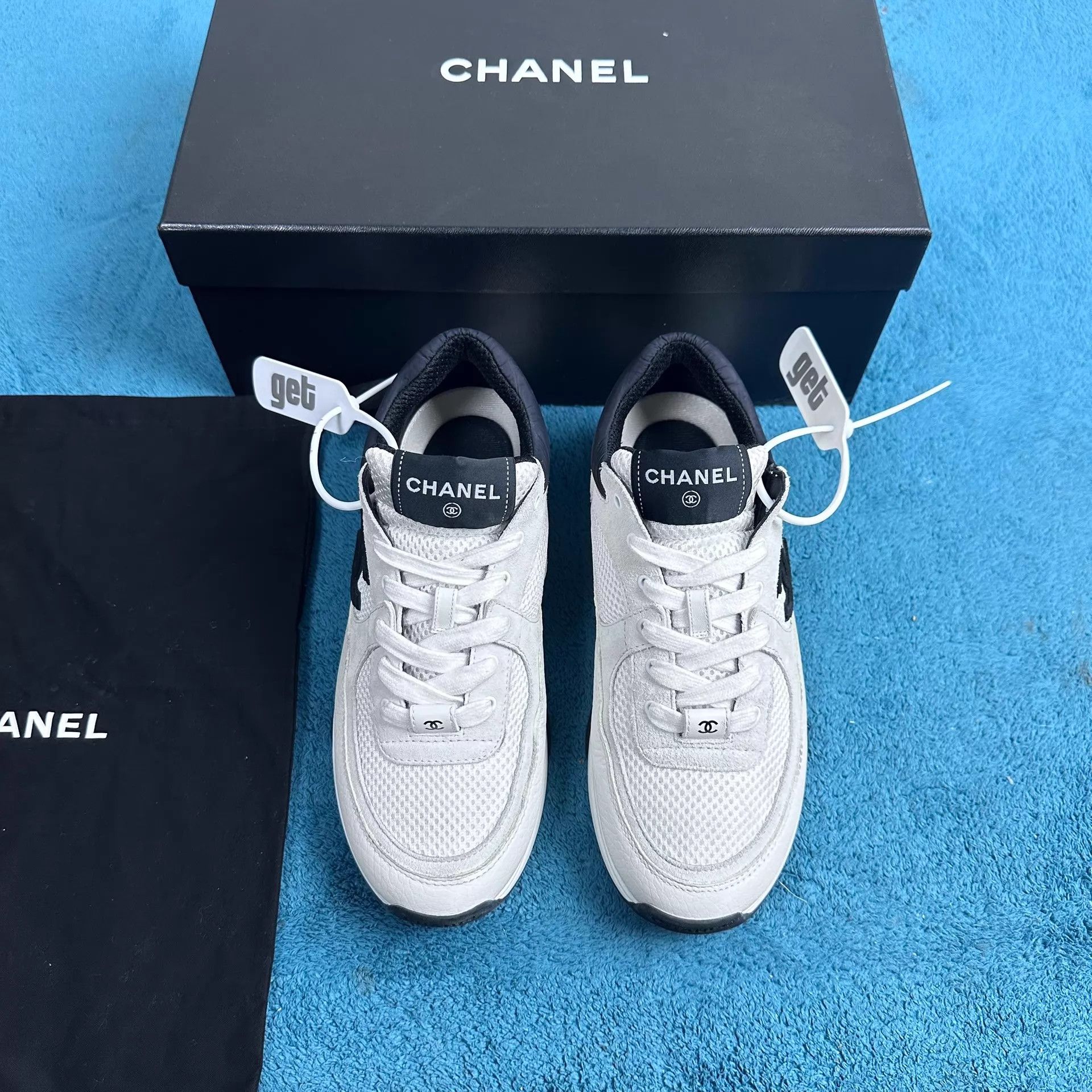 Chanel Chanel Ivory Black Sneakers 37.5 Mint Size US 7 / IT 37 - 1 Thumbnail