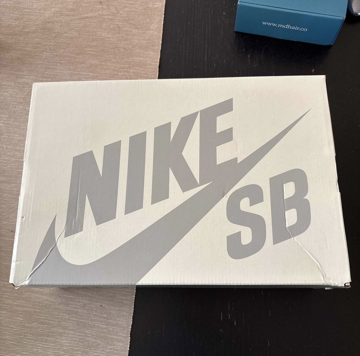 Nike × Supreme Supreme sb dunks black red Size US 11 / EU 44 - 6 Thumbnail