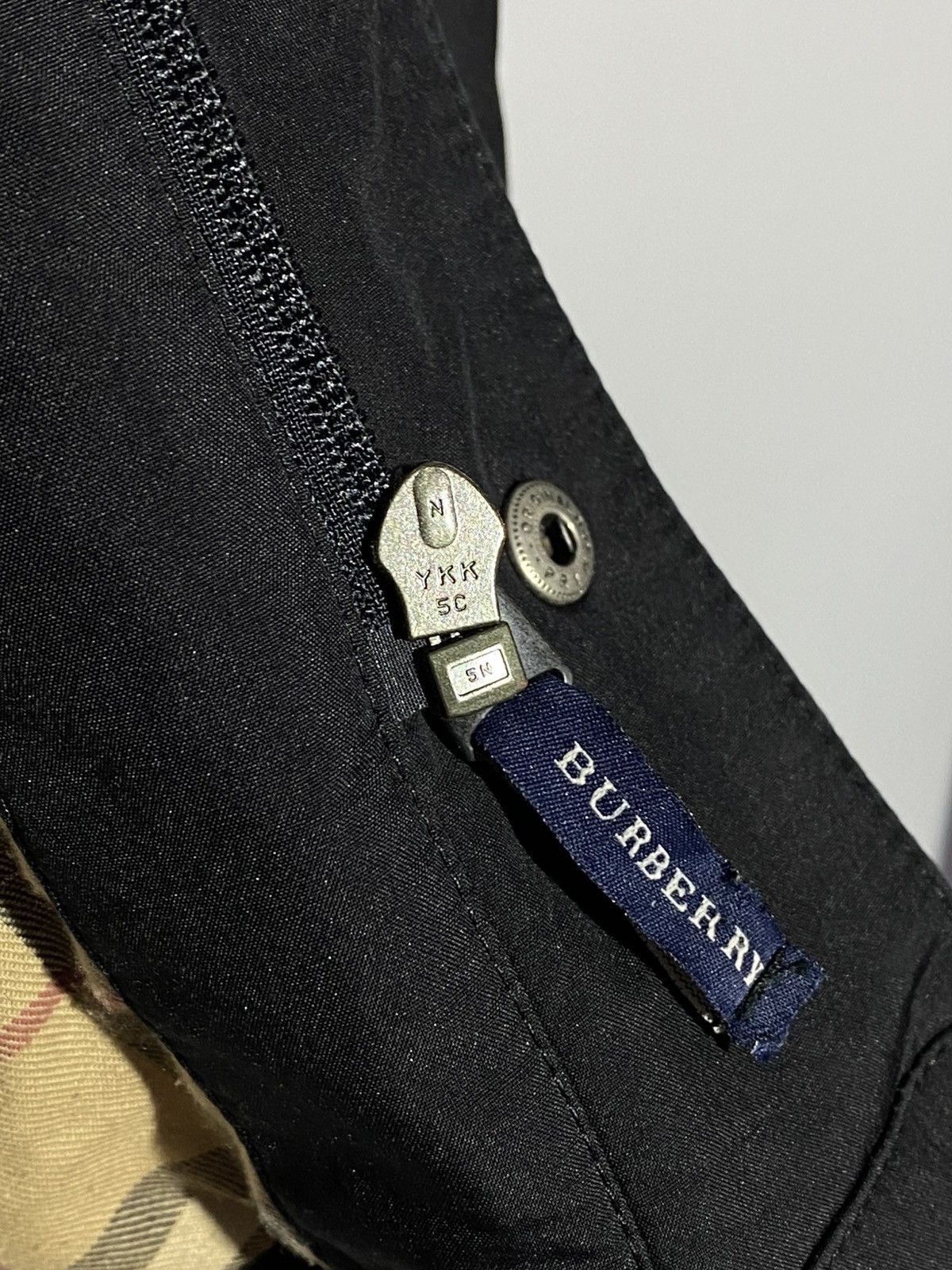 Burberry Burberry London Check Lined Black Coat Jacket Size US M / EU 48-50 / 2 - 14 Thumbnail