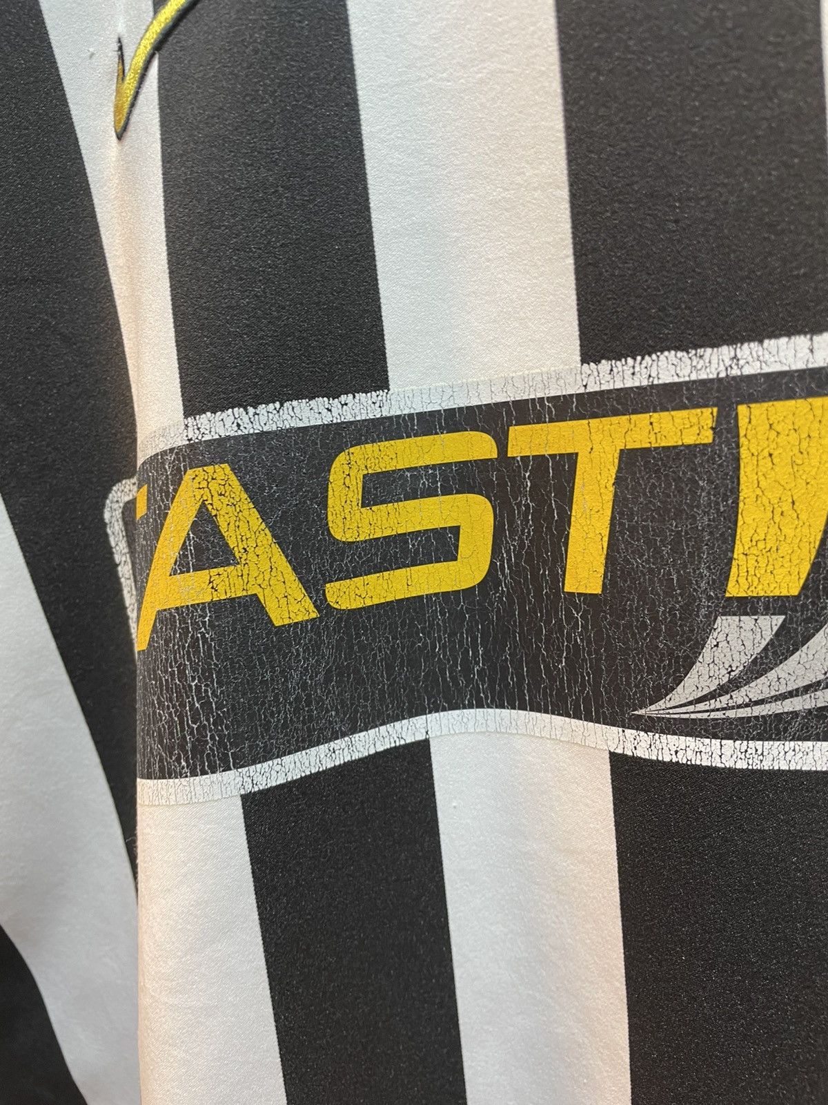 Nike Vintage 2004-2005 Juventus Home Kit Size US L / EU 52-54 / 3 - 4 Thumbnail