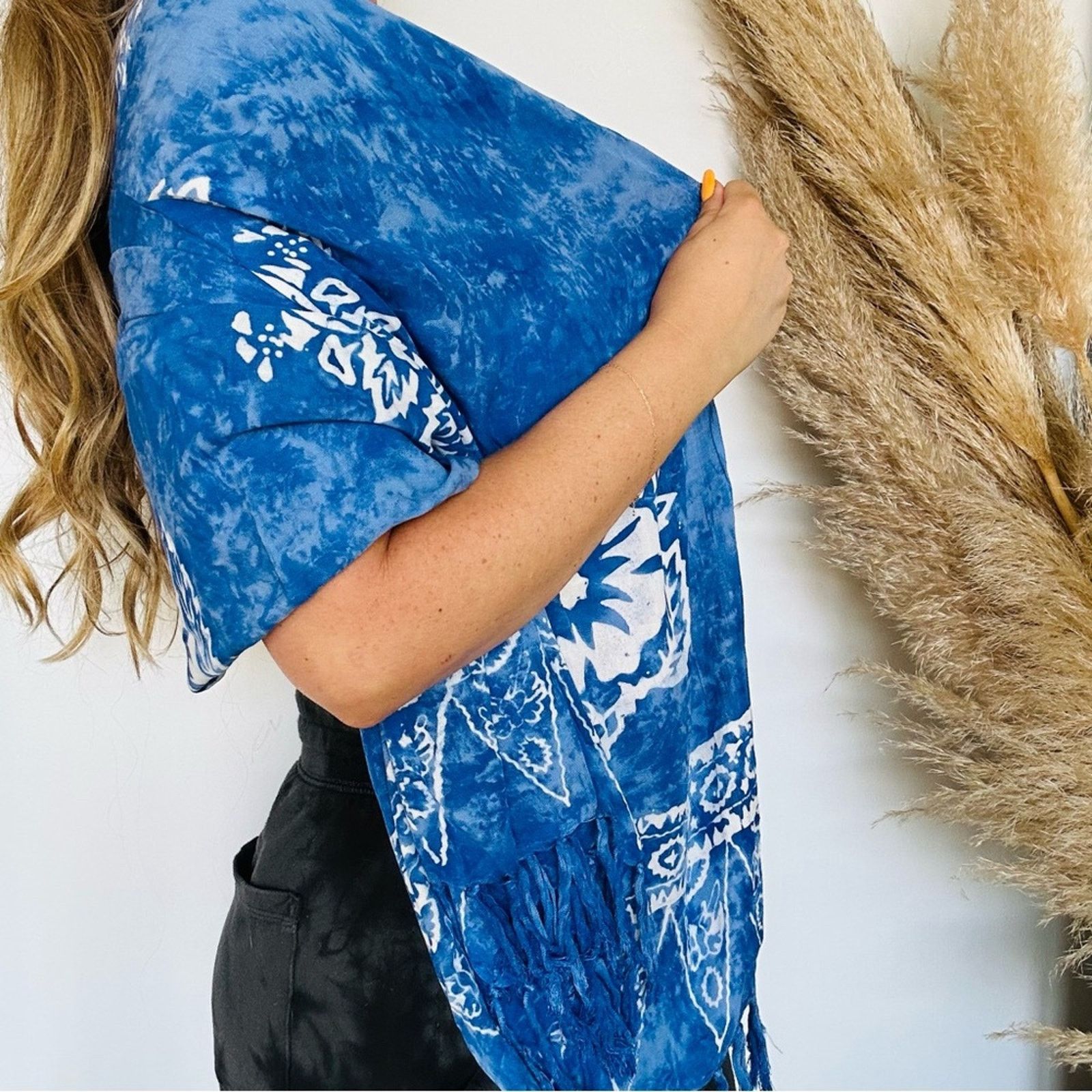 Vintage VINTAGE Blue White Floral Tropical Fringe Soft Scarf Wrap Size ONE SIZE - 3 Thumbnail