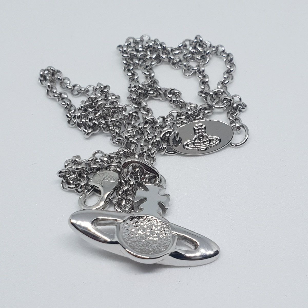 送料込み【VivienneWestwood 】NEIL MINI BAS RELIEF PENDANT Vivienne Westwood - Neil Mini Bas Relief Pendant Gold/ Light