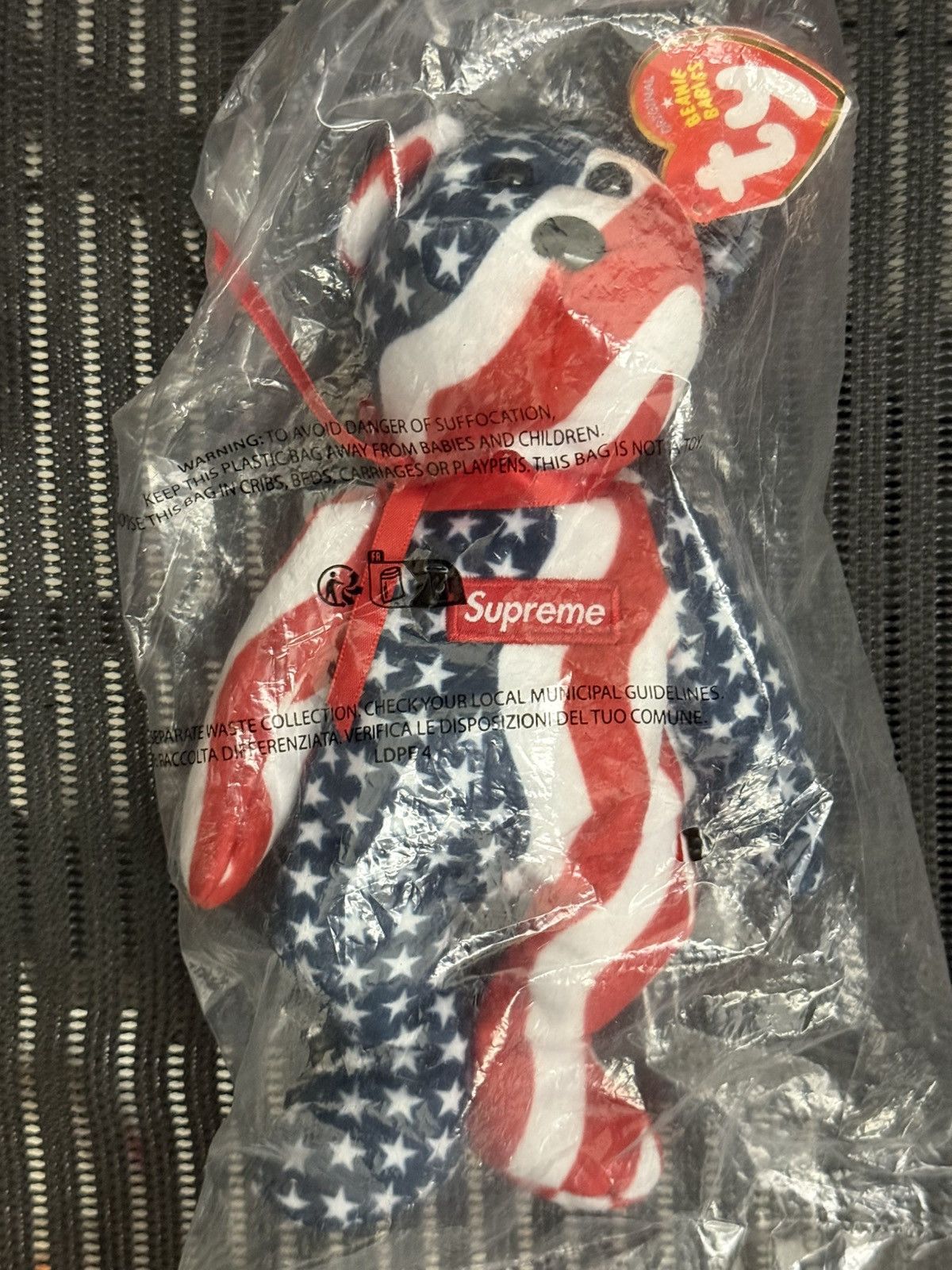 Supreme Supreme fw22 ty beanie baby flag bear Size ONE SIZE - 1 Thumbnail