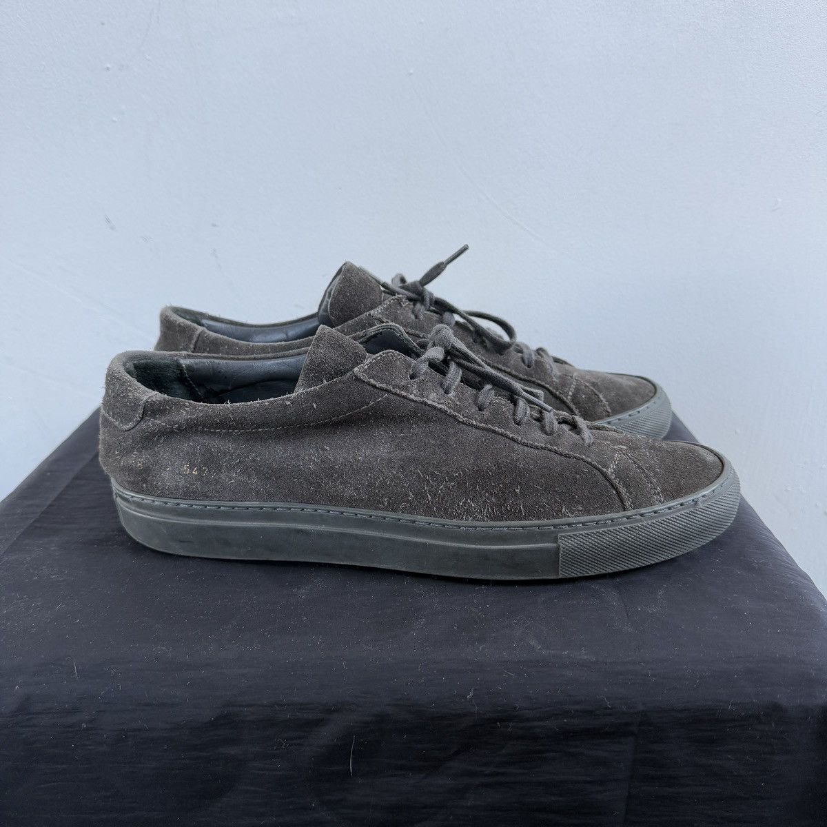 Common Projects Common Projects Achilles Low Gray Suede Size US 8 / EU 41 - 1 Thumbnail