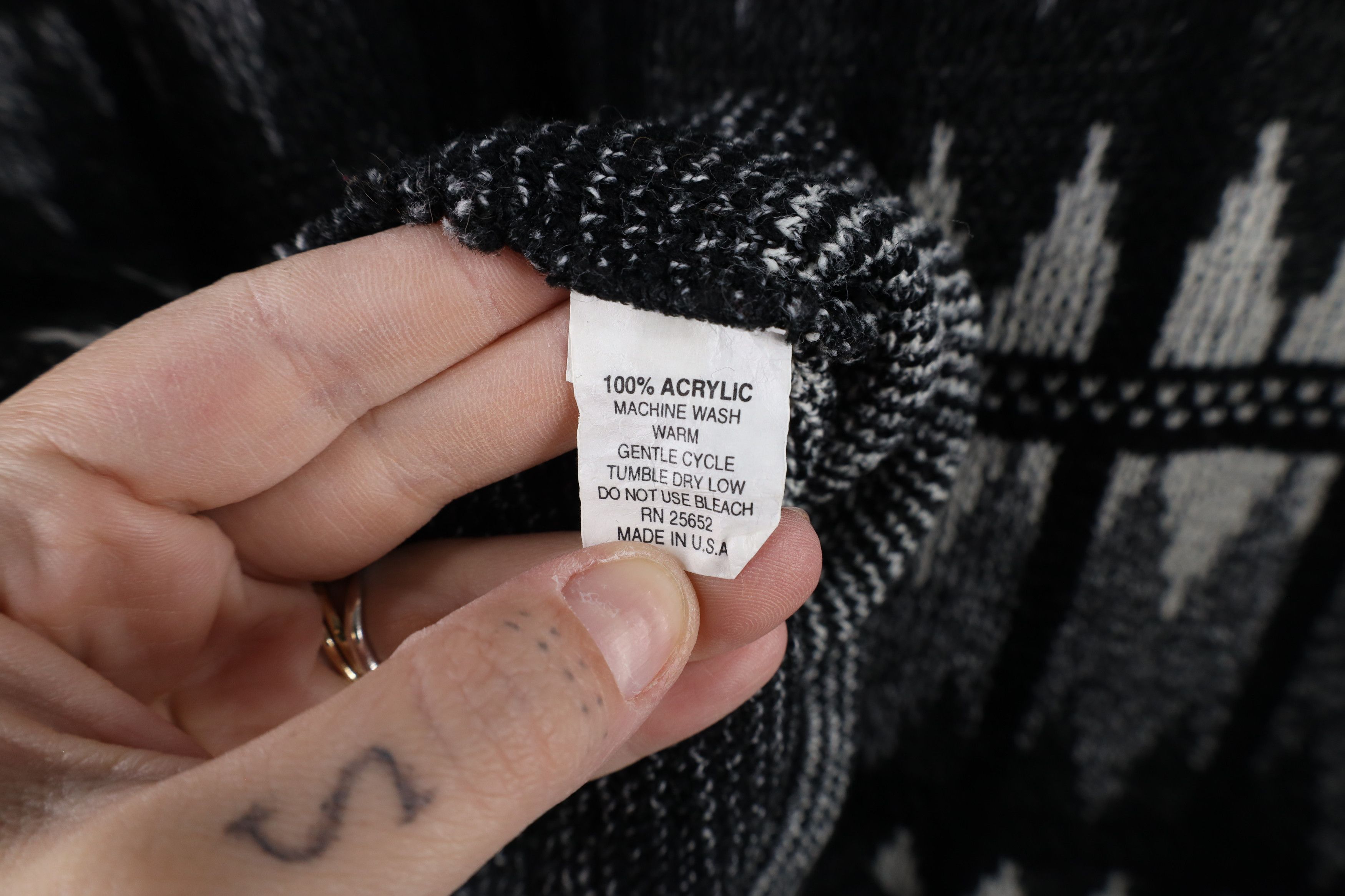 Vintage Vintage 90s Coogi Style Geometric Knit Cosby Sweater Size US L / EU 52-54 / 3 - 5 Thumbnail