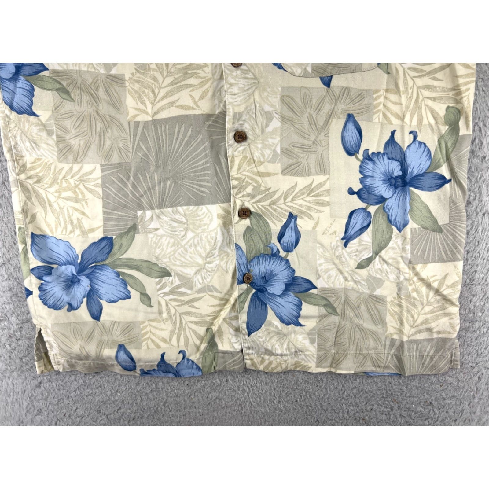 Vintage Caribbean Joe Shirt Adult Medium Beige Blue Floral Hawaiian 100% Rayon Button-Up Size US M / EU 48-50 / 2 - 5 Thumbnail