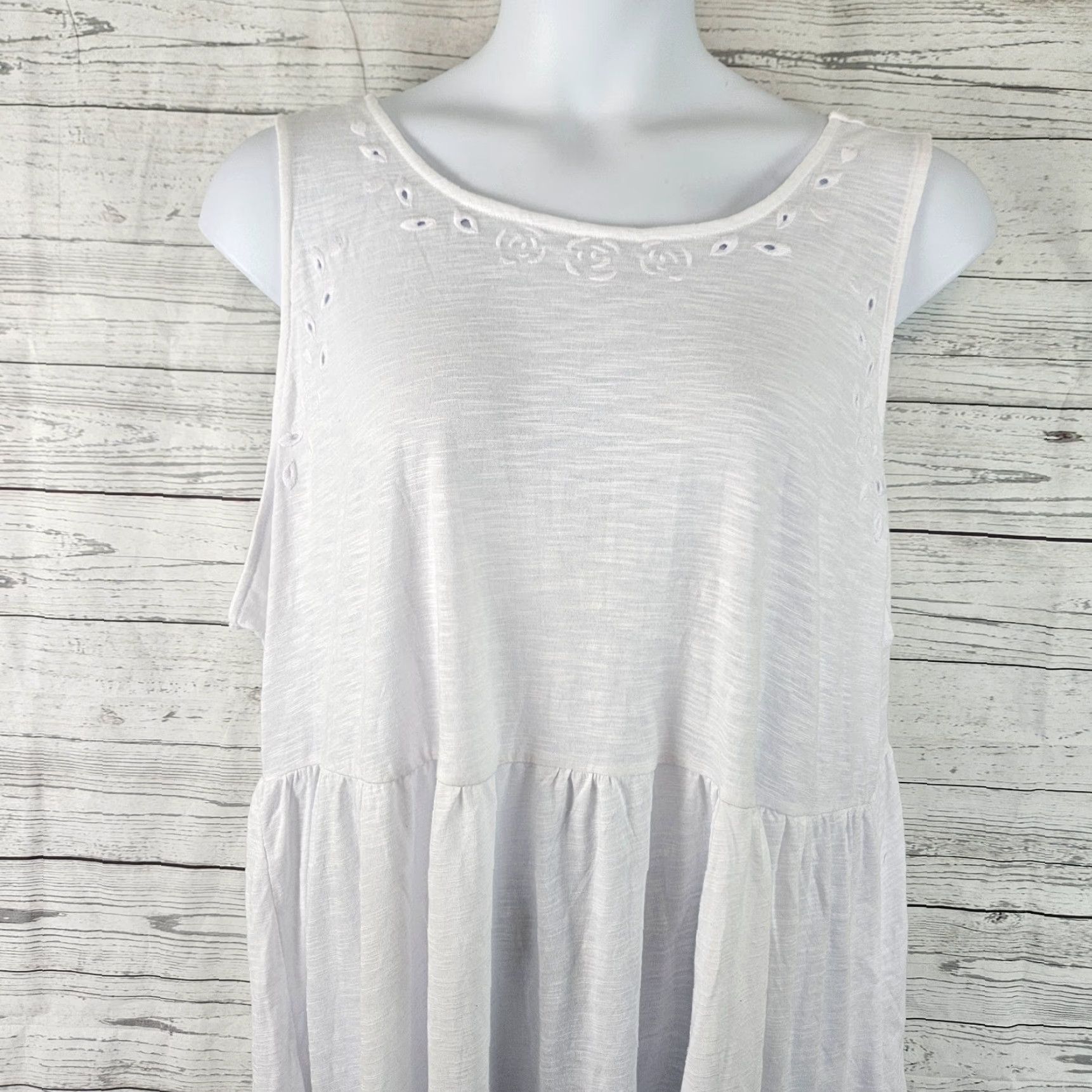 Torrid Torrid Womens Embroidered Top Blouse Size 5X White Sleeveless Tie Back Plus Size Size XXL / US 16-18 / IT 52-54 - 2 Thumbnail