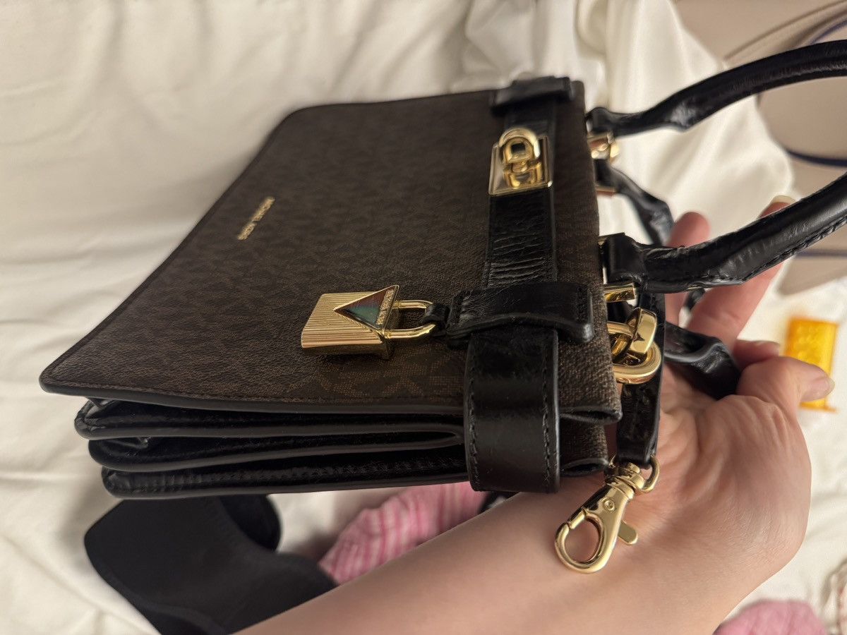 Michael Kors Tatiana Mini Logo and Patent Leather Satche Size ONE SIZE - 4 Thumbnail