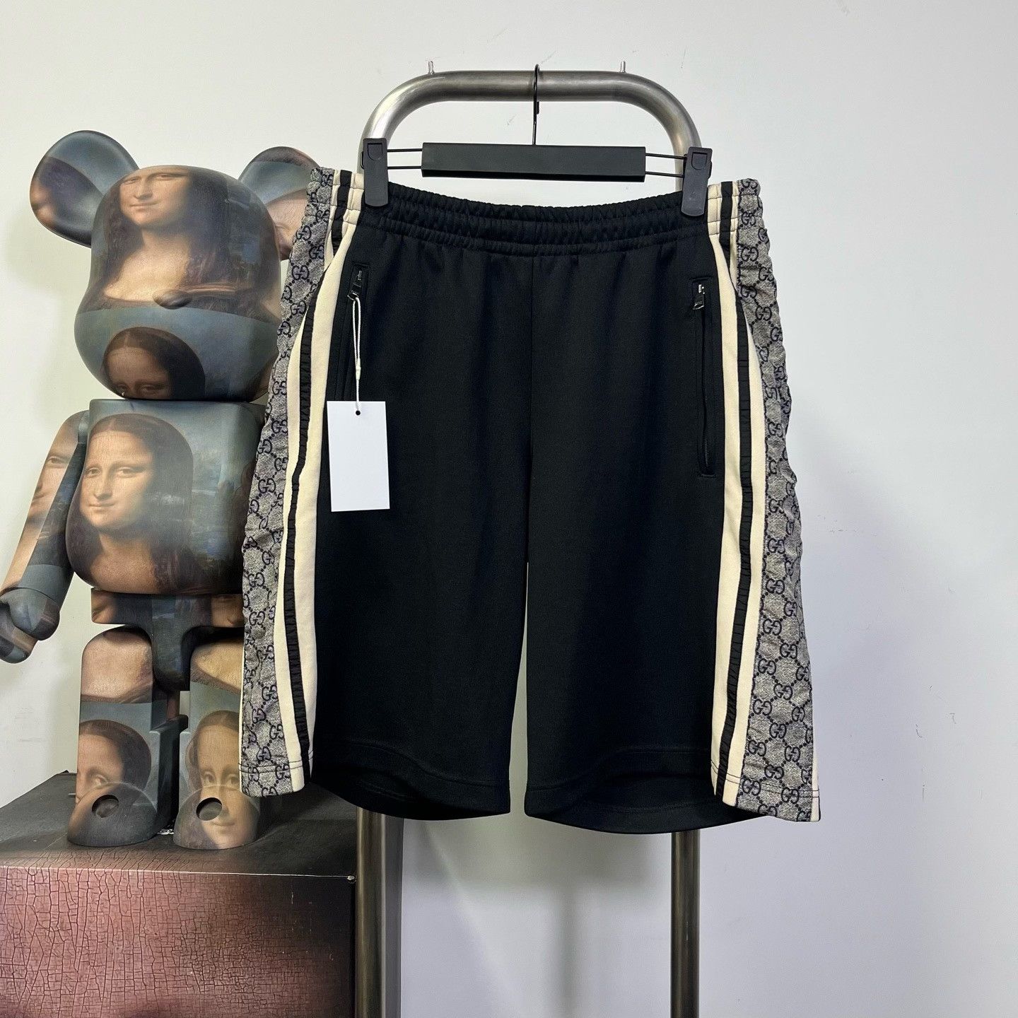 Gucci Gucci Animal Print Shorts 30 Men Size US 30 / EU 46 - 1 Thumbnail