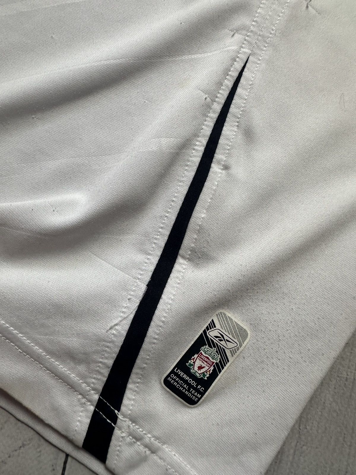 Vintage Vintage Liverpool soccer jersey size M white Reebok Size US M / EU 48-50 / 2 - 3 Thumbnail