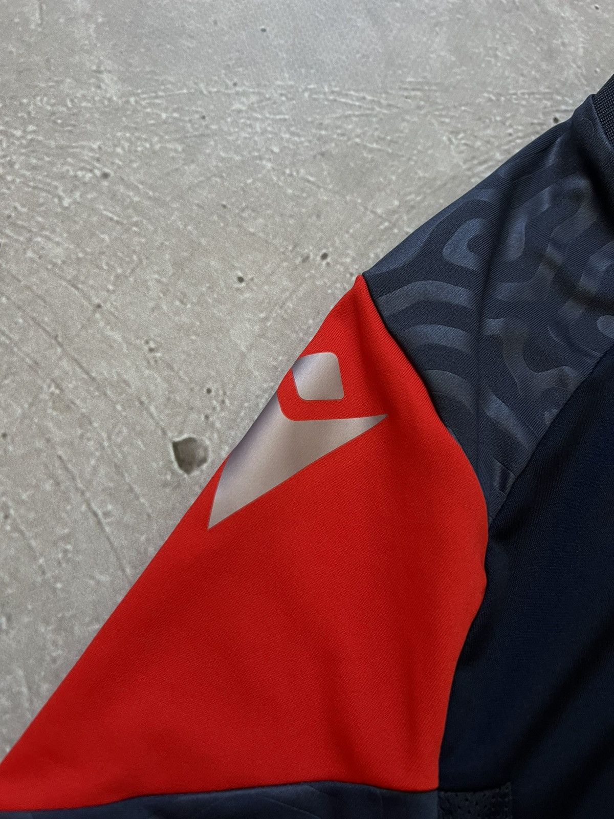 Macron FC Basel T-Shirt Macron 2023-24 Rare Training Jersey Size L Size US L / EU 52-54 / 3 - 7 Thumbnail