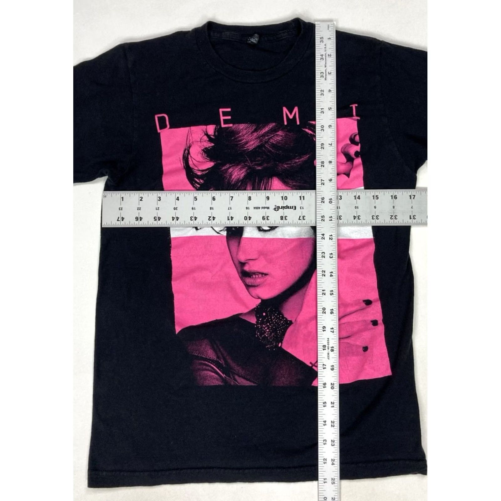 Tultex Demi Lovato Neon Lights Tour 2014 Graphic T-shirt Women Small Black Pink Music Shirt Size S / US 4 / IT 40 - 7 Thumbnail