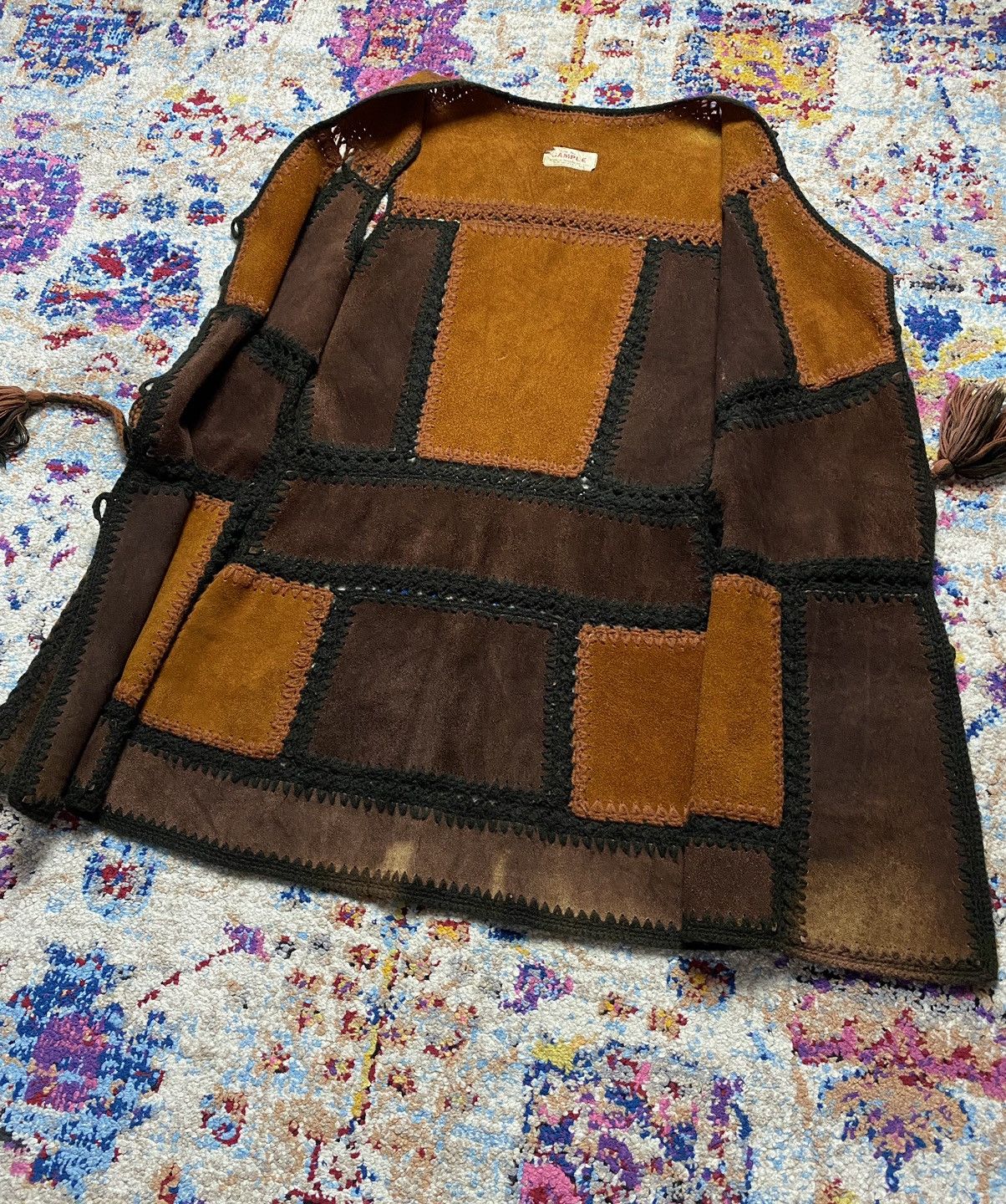 Vintage 1970 suede Leather patchwork Vest Crotcheted Hippie Tassels Size M / US 6-8 / IT 42-44 - 4 Thumbnail