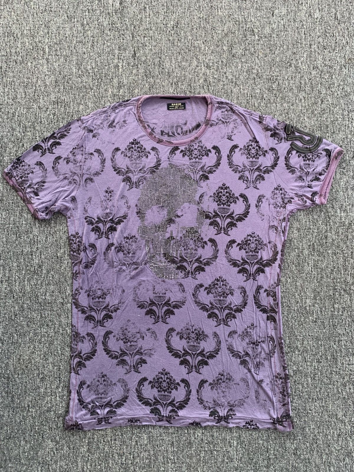 Japanese Brand Rarer Die Hard Poem Skull Gothic Distressed Purple Tshirt Size US L / EU 52-54 / 3 - 8 Thumbnail