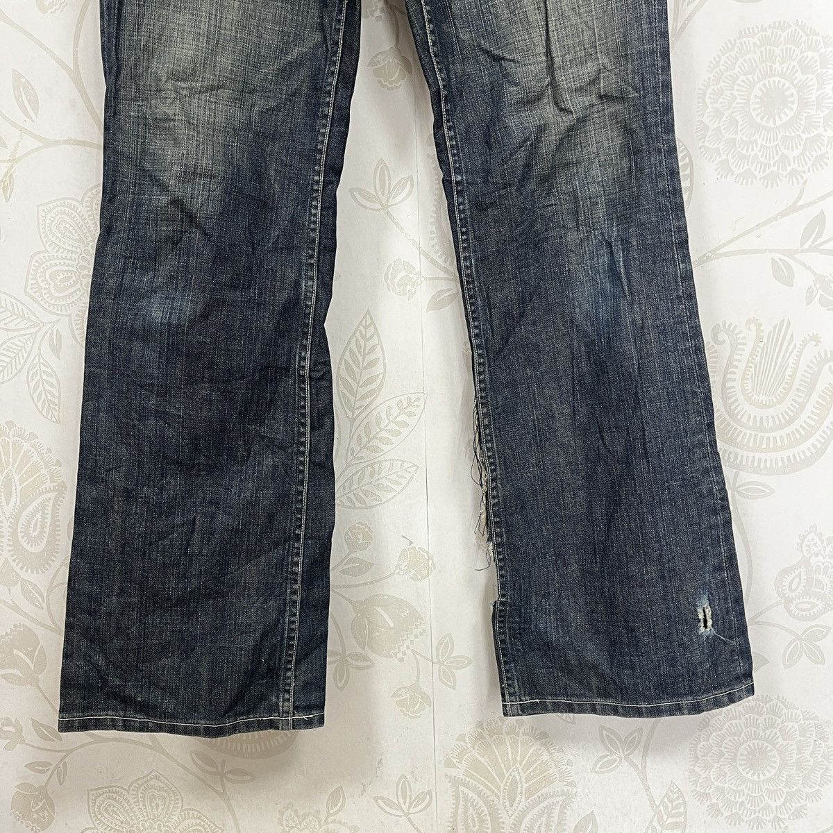 Levi's × Vintage Flared Levis 517 Distressed Denim Faded Blue Size US 33 - 9 Thumbnail