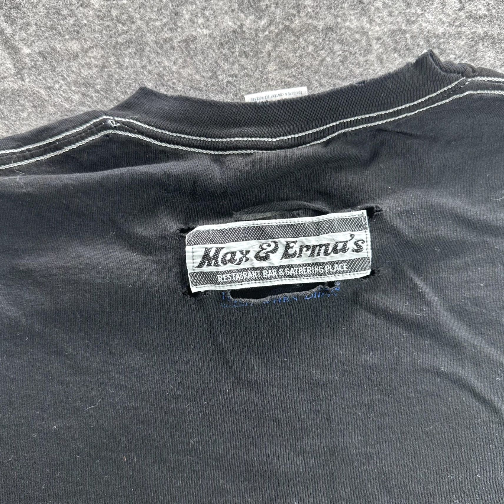 Jerzees VINTAGE Jerzees Max & Erma's Shirt Mens Large Black Graphic Print Crew Neck Short Sleeve 90s RESTAURANT BAR & GATHERING PLACE Mens Size US L / EU 52-54 / 3 - 7 Thumbnail