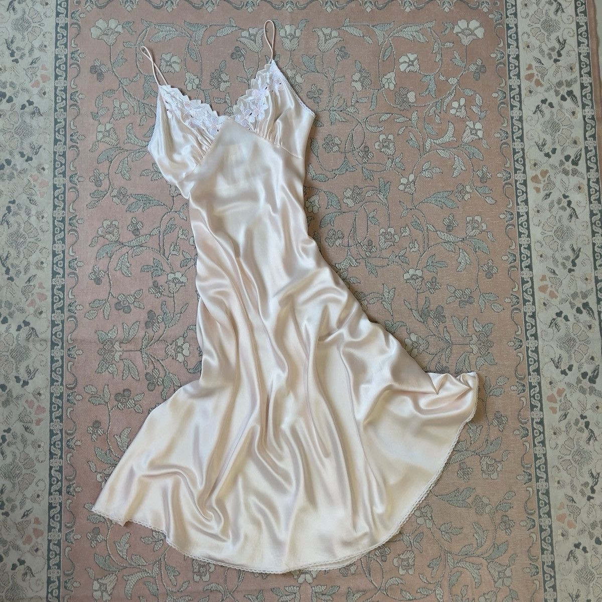 Victoria's Secret Victoria’s Secret 1980s Blush Pink Satin Slip Gown (L) Size L / US 10 / IT 46 - 11 Thumbnail