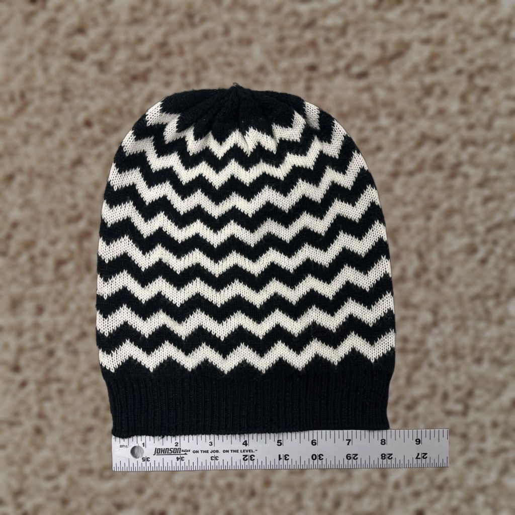 Vintage VINTAGE Beanie Toque Womens One Size Black White Zig Zag Knit Lightweight 100% Acrylic Size ONE SIZE - 1 Thumbnail