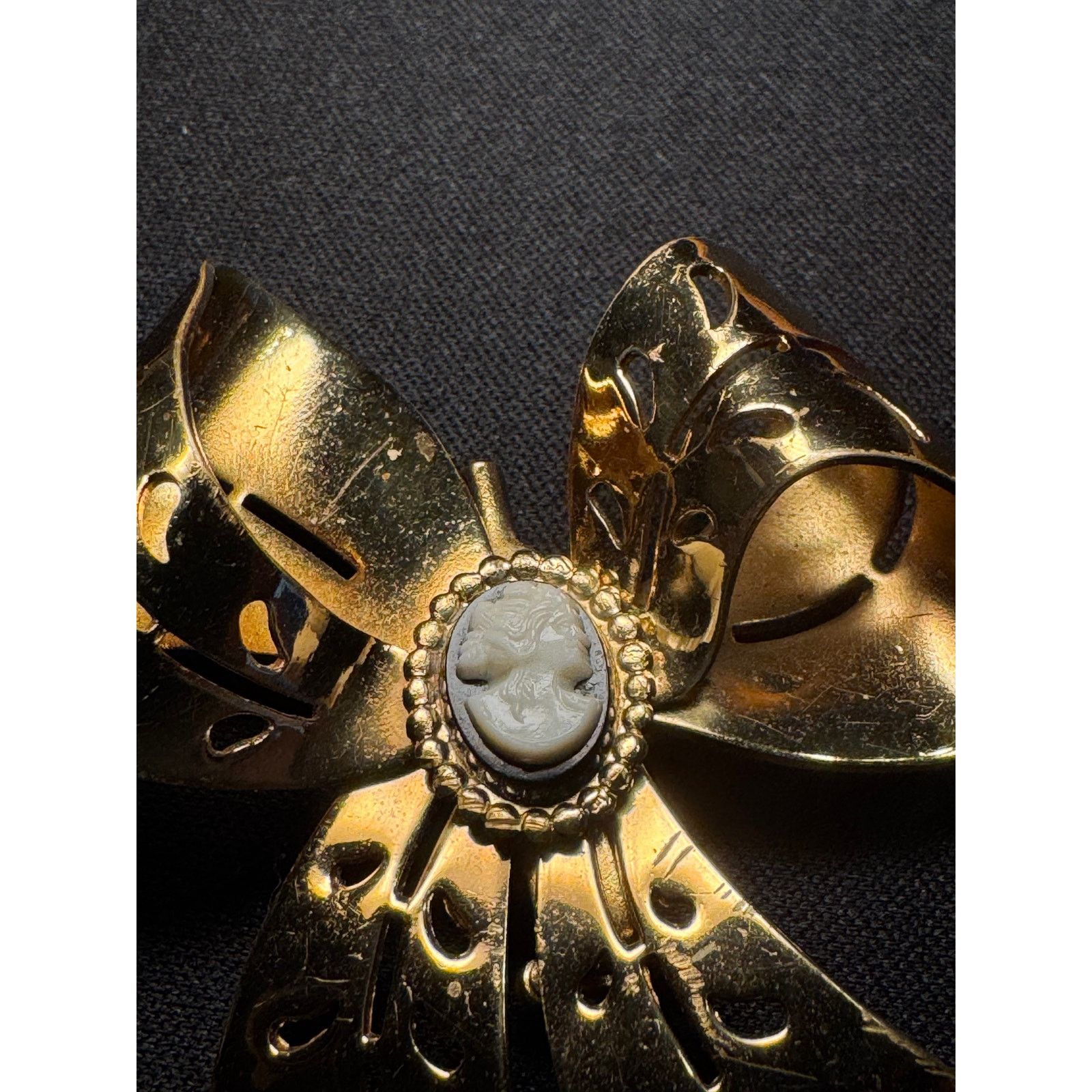 Other Vintage Coro Cameo Set In A Gold Tone Bow Brooch Size ONE SIZE - 5 Thumbnail
