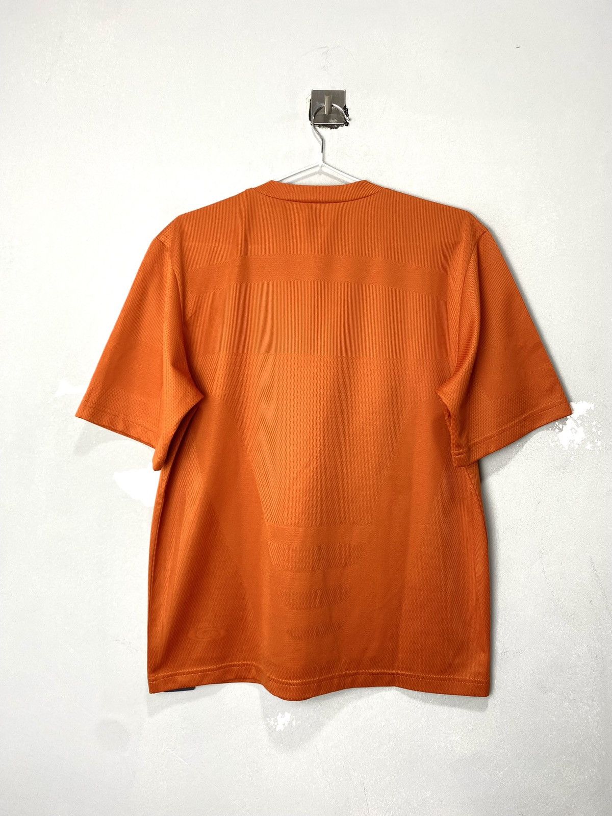 Other Vintage 2000’s Salomon Center Logo Archive T Shirt Gorpcore Size US M / EU 48-50 / 2 - 6 Thumbnail