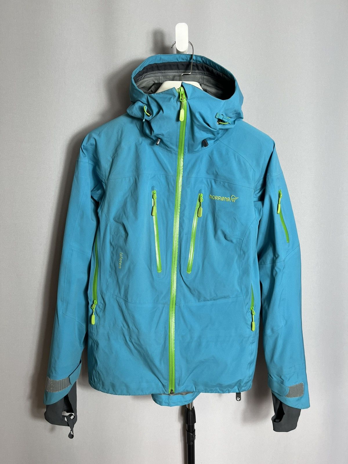 Norrona Norrøna Lofoten Gore-Tex Pro Womans Jacket iceberg blue Rain Size S / US 4 / IT 40 - 1 Thumbnail