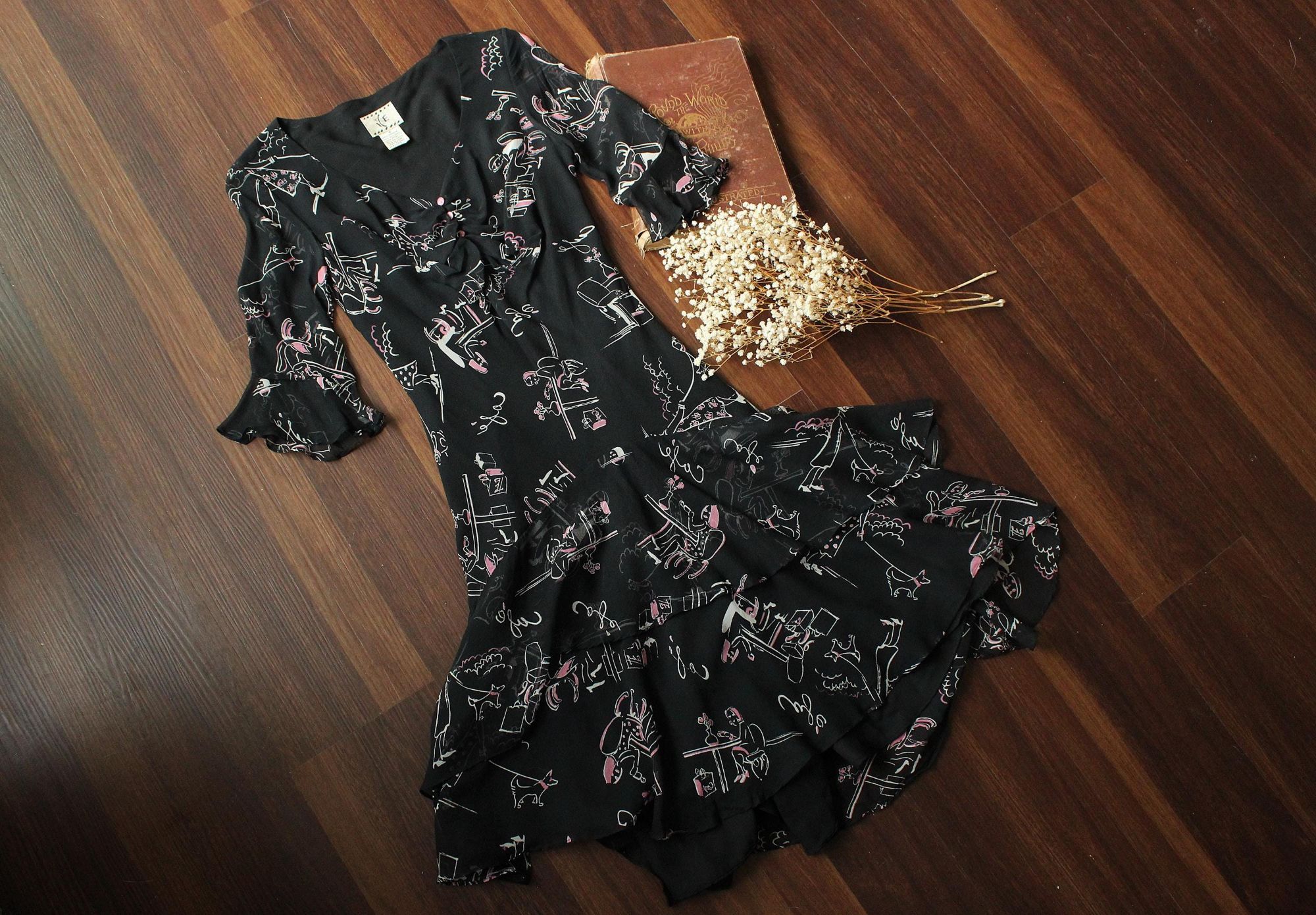 Vintage Vintage 1990s Dress, Ice Black Silk Cafe Print Frock, Does 1 Size M / US 6-8 / IT 42-44 - 1 Thumbnail