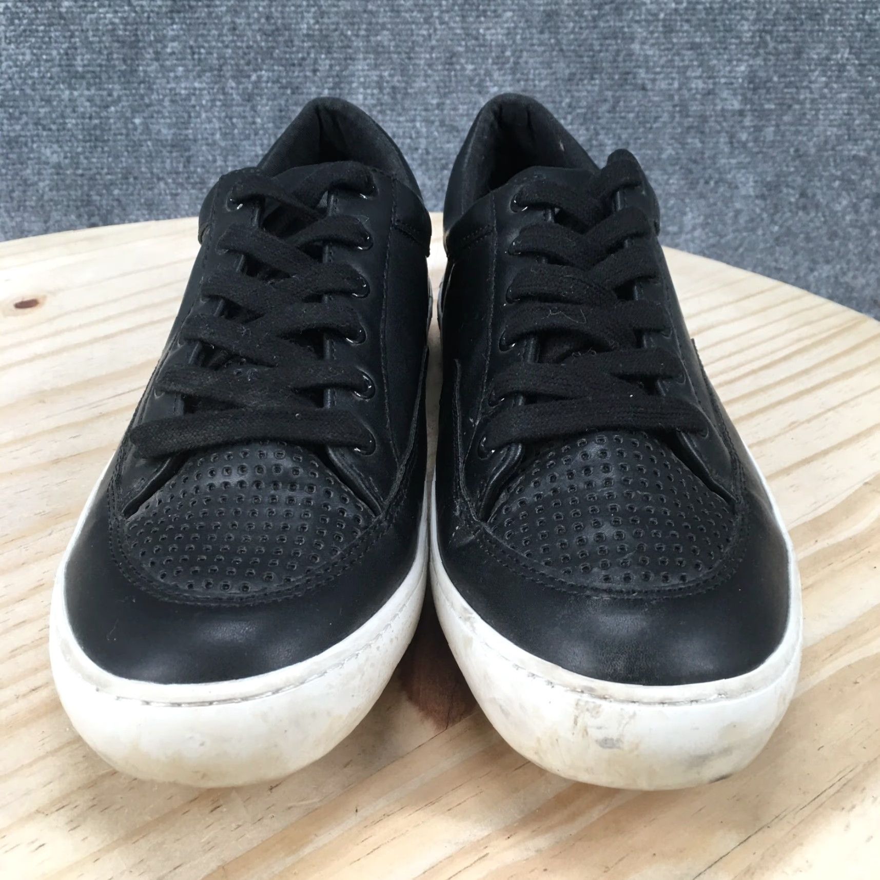 Banana Republic Banana Republic Shoes Mens 10 Perforated Low Top Lace Up Sneaker Black Size US M / EU 48-50 / 2 - 7 Thumbnail