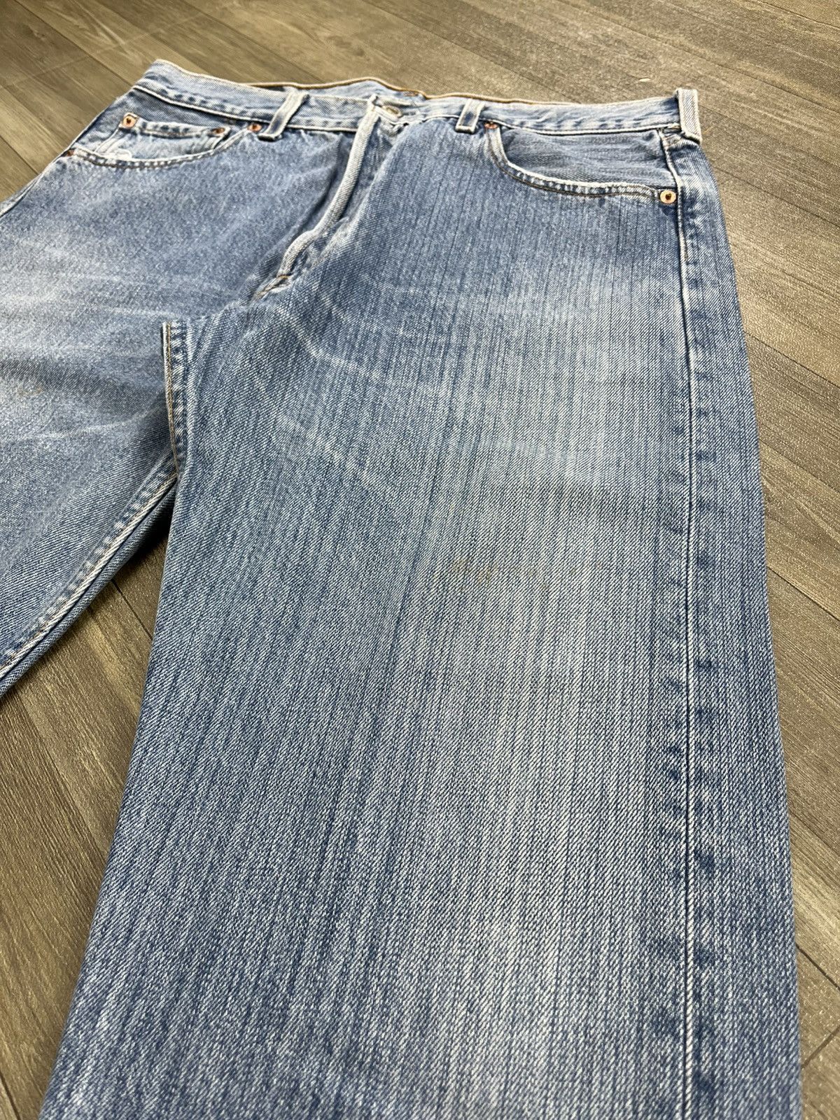 Levi's Vintage Clothing 🇺🇸1990s Vintage Levis 501 33x32 Straight Leg Light Blue Jeans Size US 32 / EU 48 - 4 Thumbnail