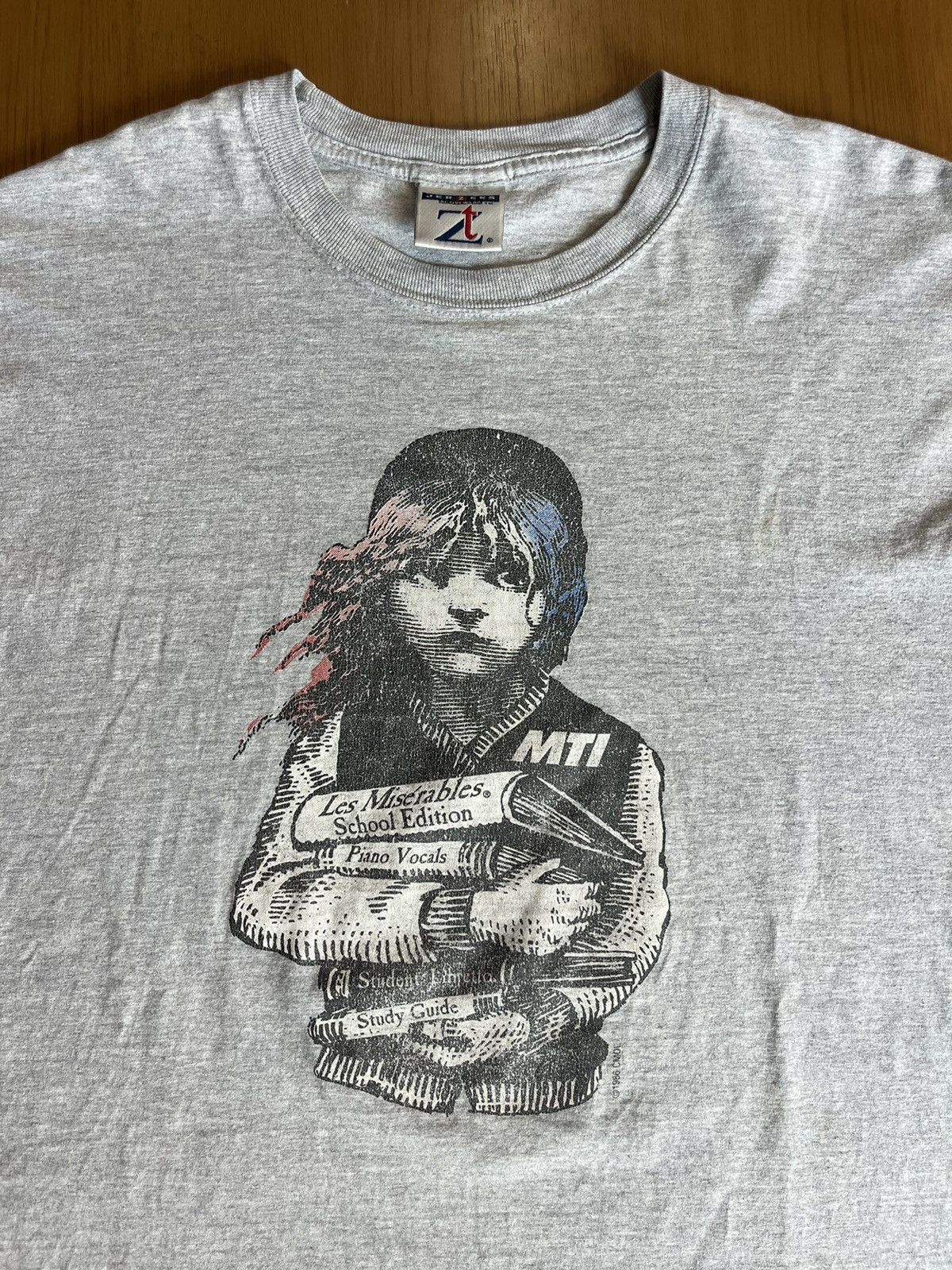 Arts & Science Vintage MTI Les Miserables School Edition 2003’s Tshirt Size US L / EU 52-54 / 3 - 6 Thumbnail