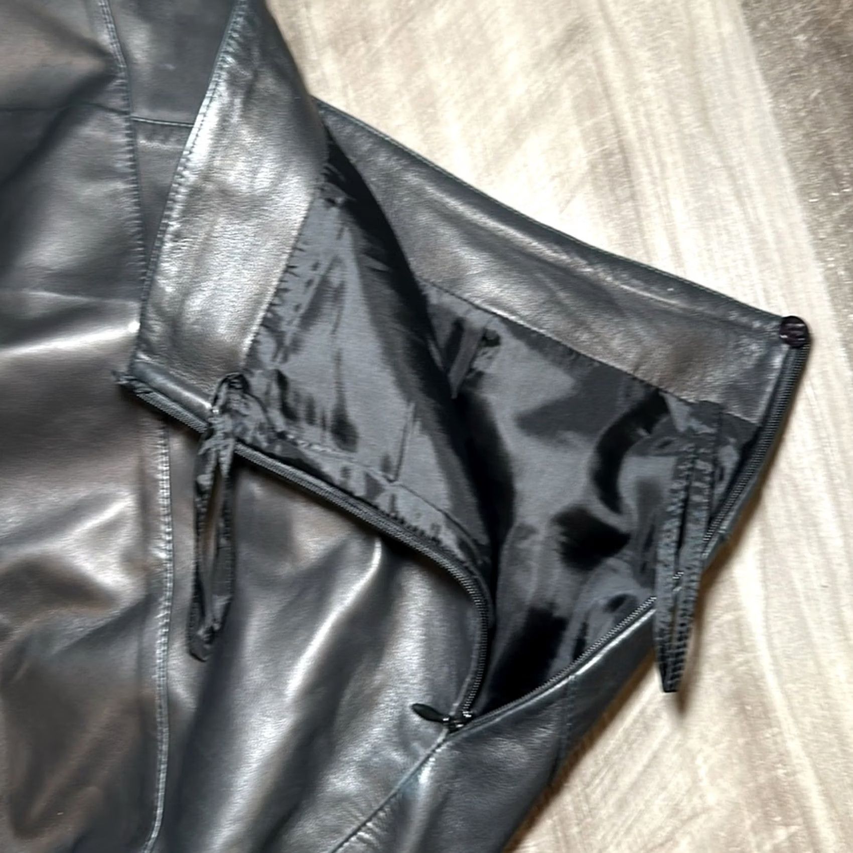 Escada VINTAGE ESCADA Lambskin Leather Skirt 38 Black Women Slim Straight Pencil Knee Length 23in 19in Hem 18in MS10936 Mens? Size 30" / US 8 / IT 44 - 4 Thumbnail