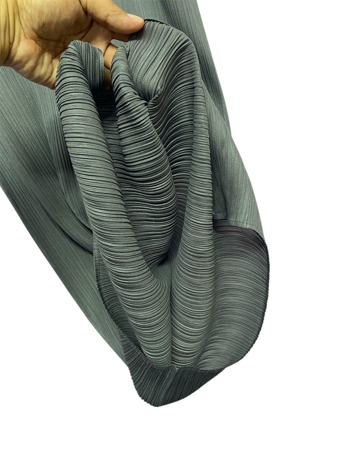 Pleats Please Issey Miyake Pleats Please Issey Miyake sleeveless pleated maxi dress Size M / US 6-8 / IT 42-44 - 3 Thumbnail