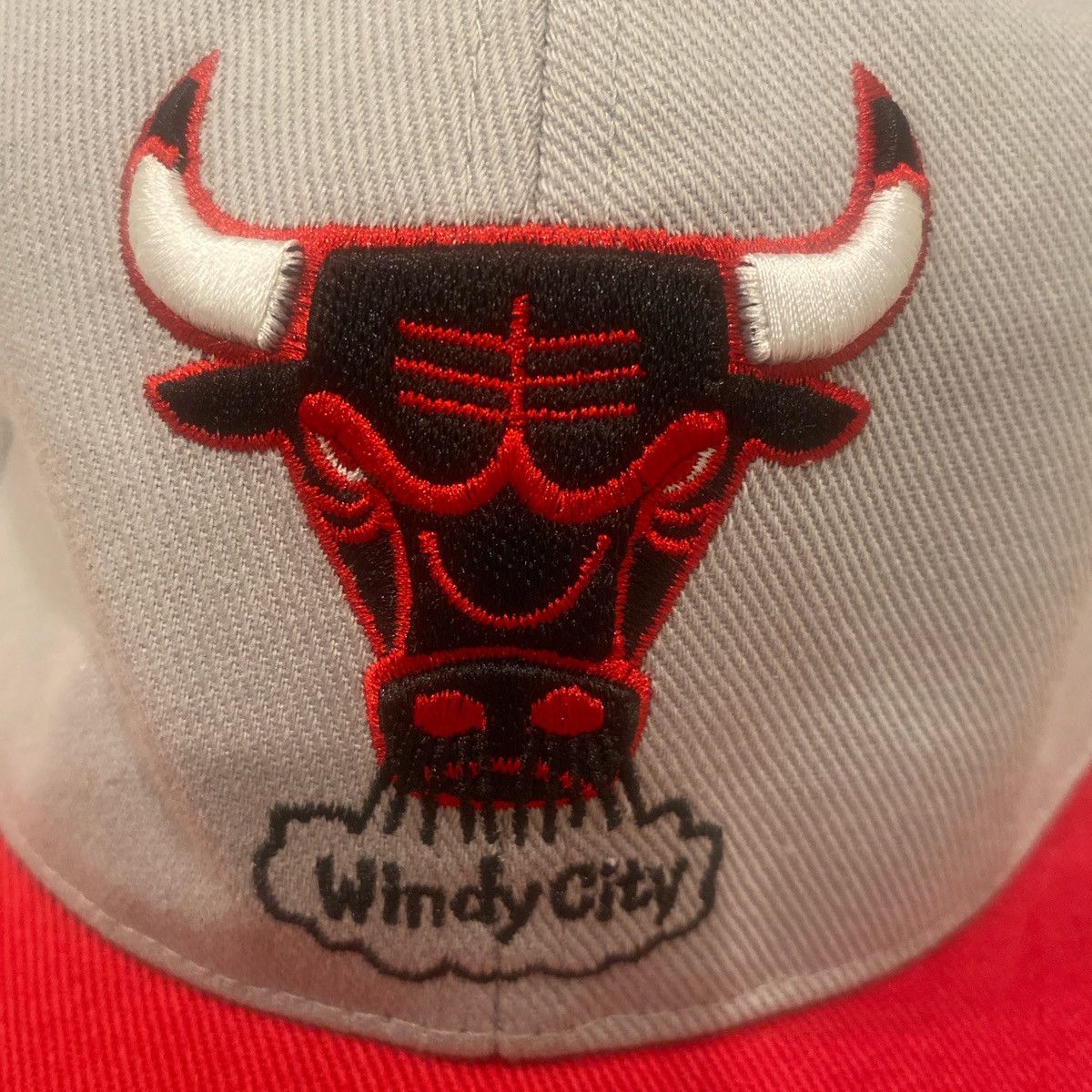 NBA Vintage windy city chicago bulls snap back hat Size ONE SIZE - 2 Thumbnail